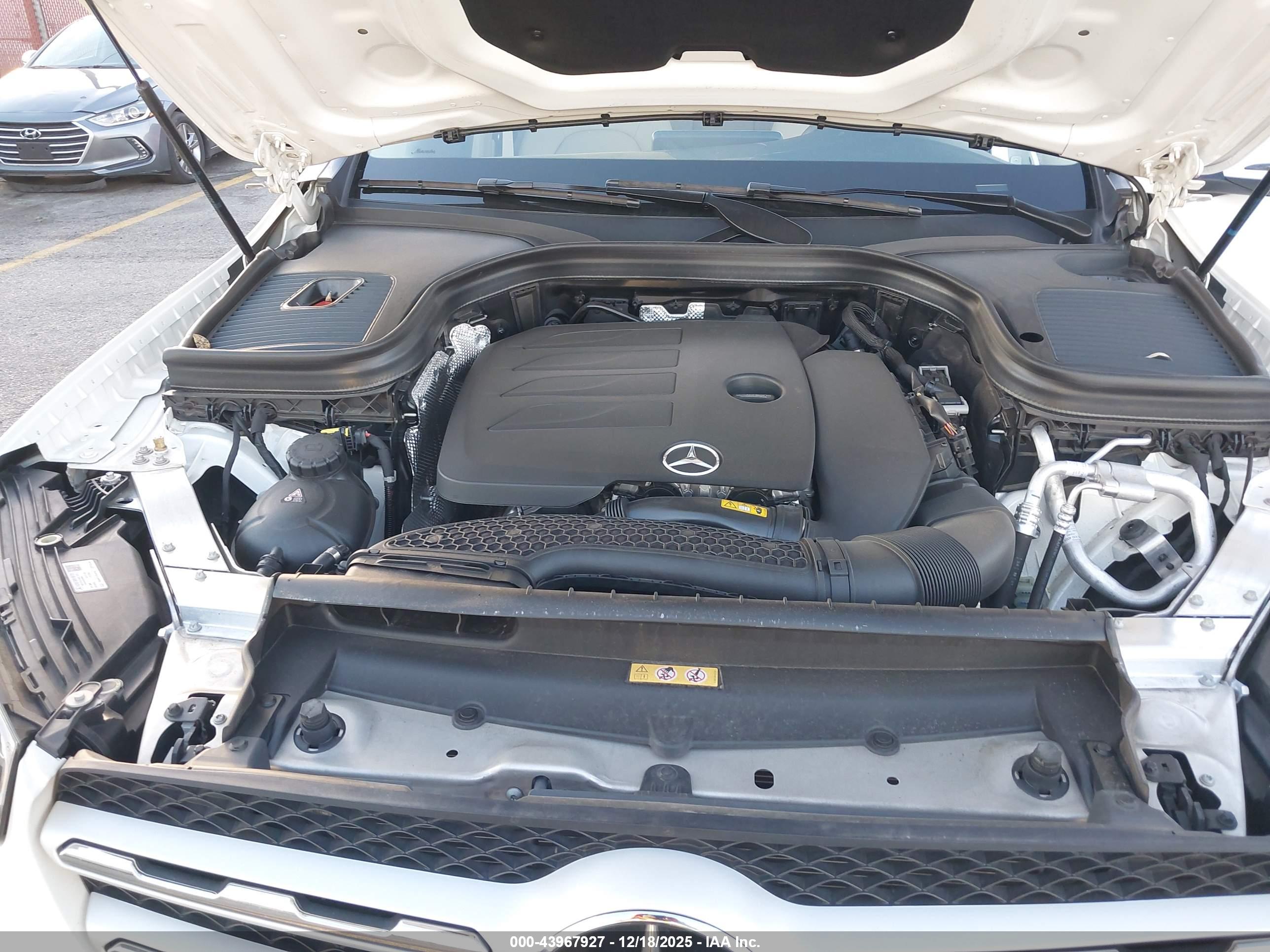 MERCEDES-BENZ GLC image 10