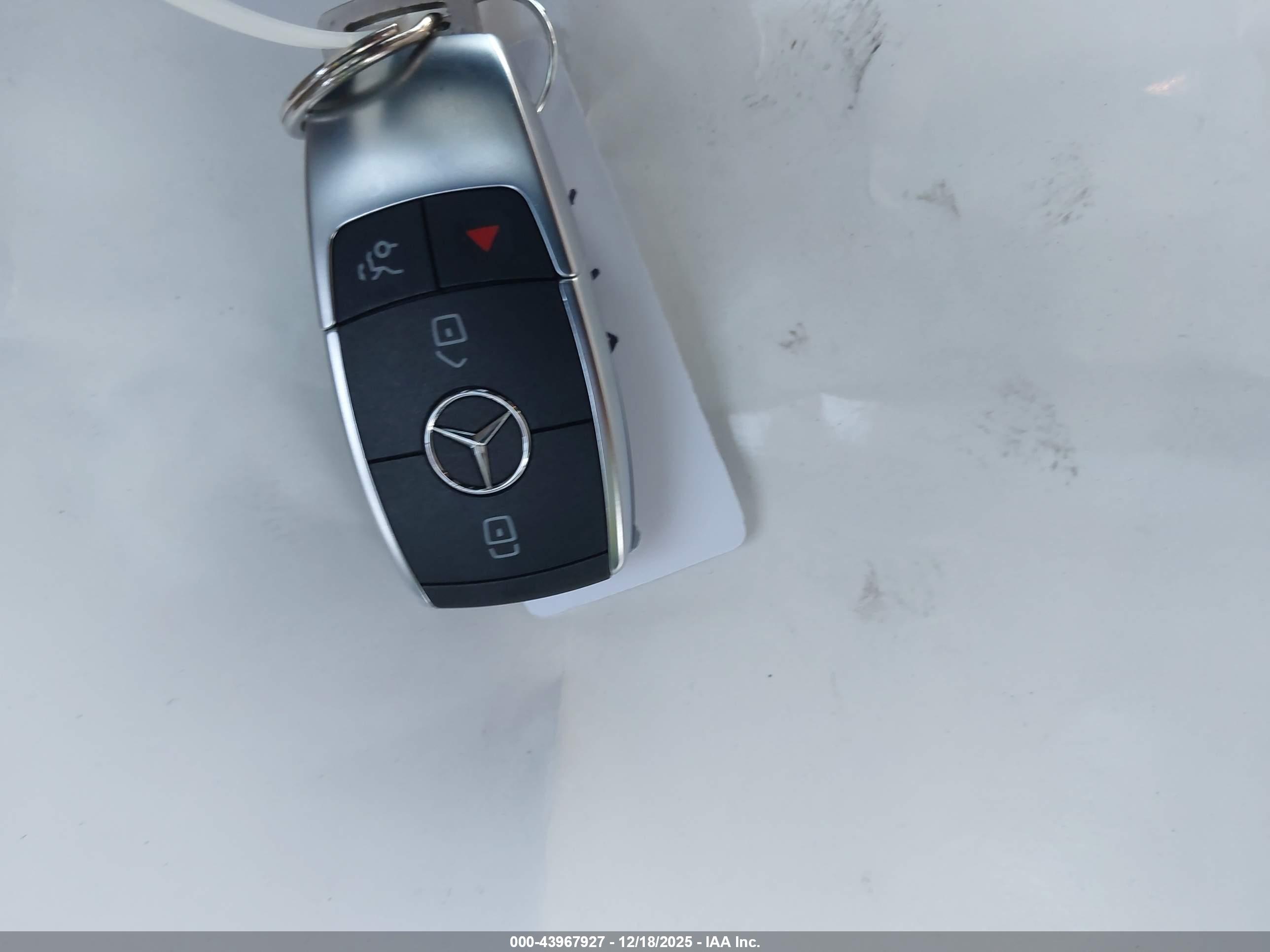 MERCEDES-BENZ GLC image 11