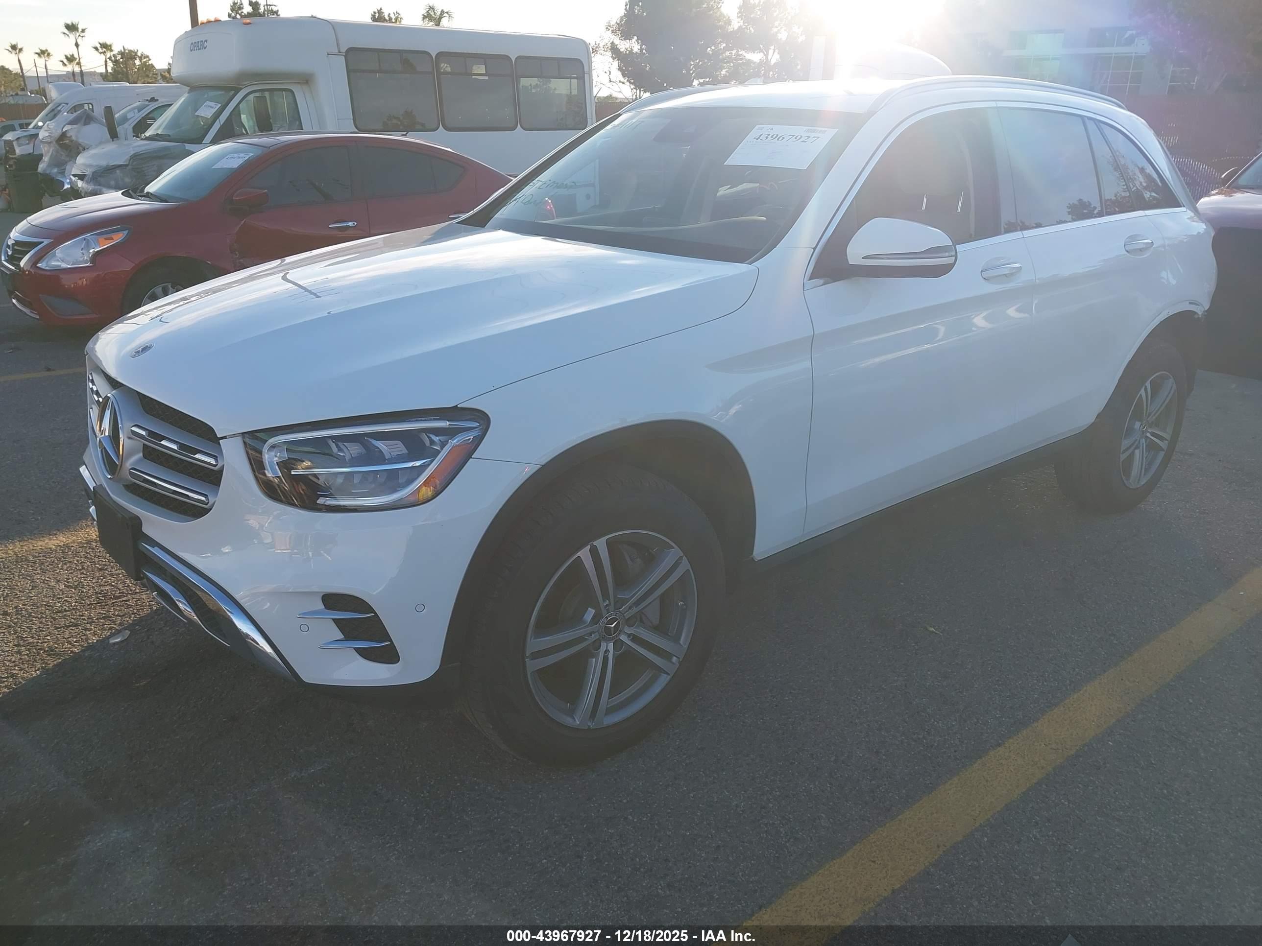 MERCEDES-BENZ GLC image 2