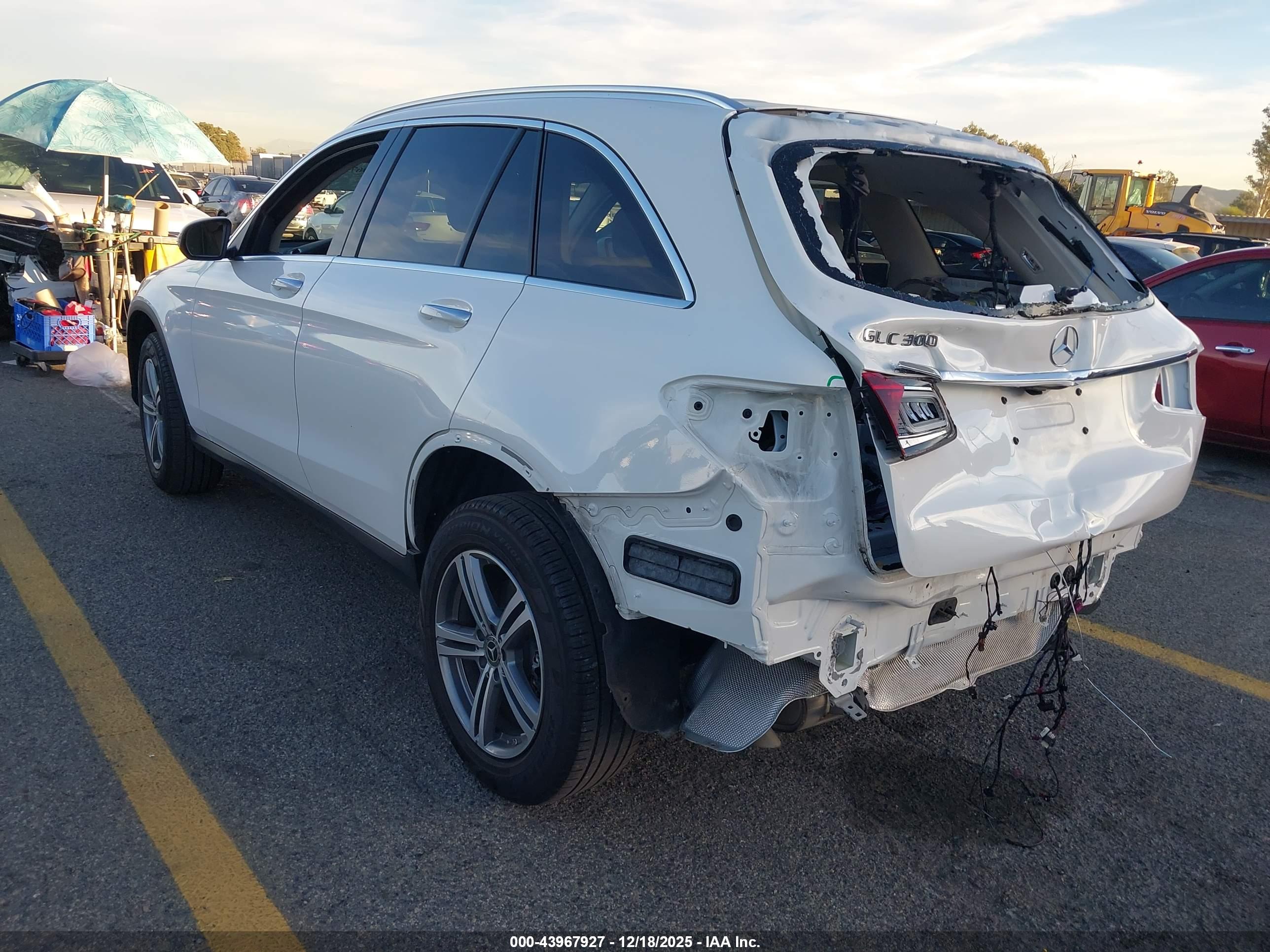 MERCEDES-BENZ GLC image 3