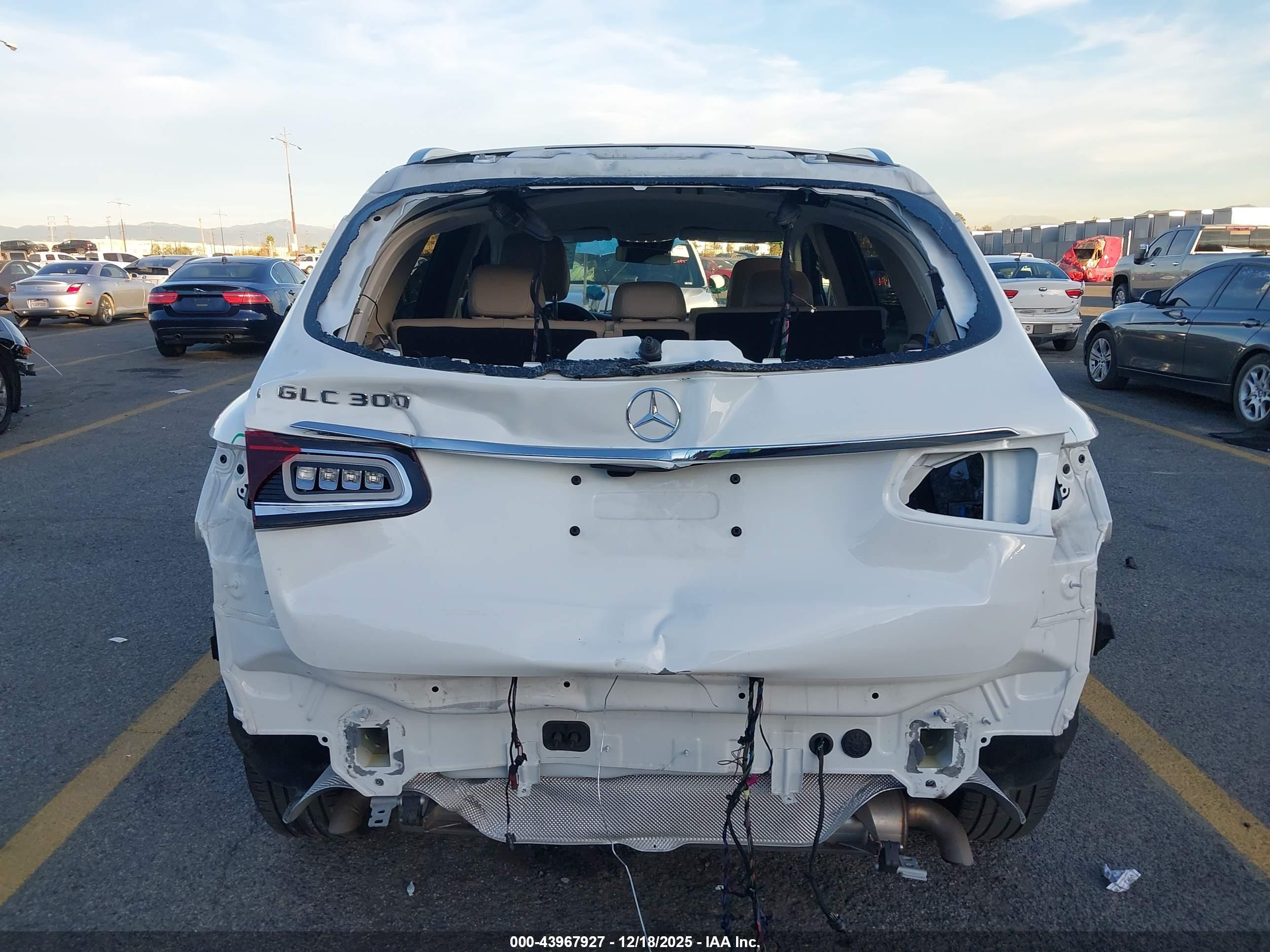MERCEDES-BENZ GLC image 6