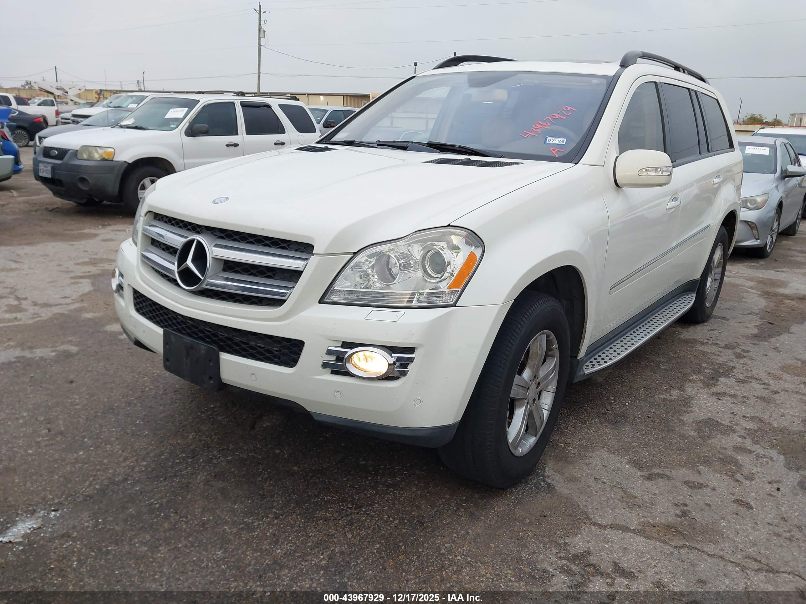 MERCEDES-BENZ GL image 2