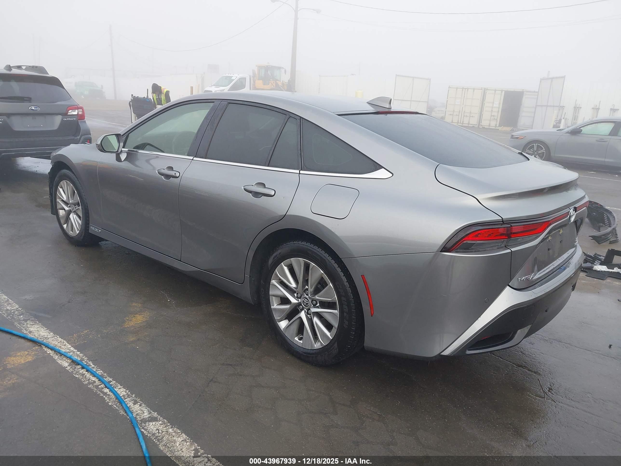 TOYOTA MIRAI image 3
