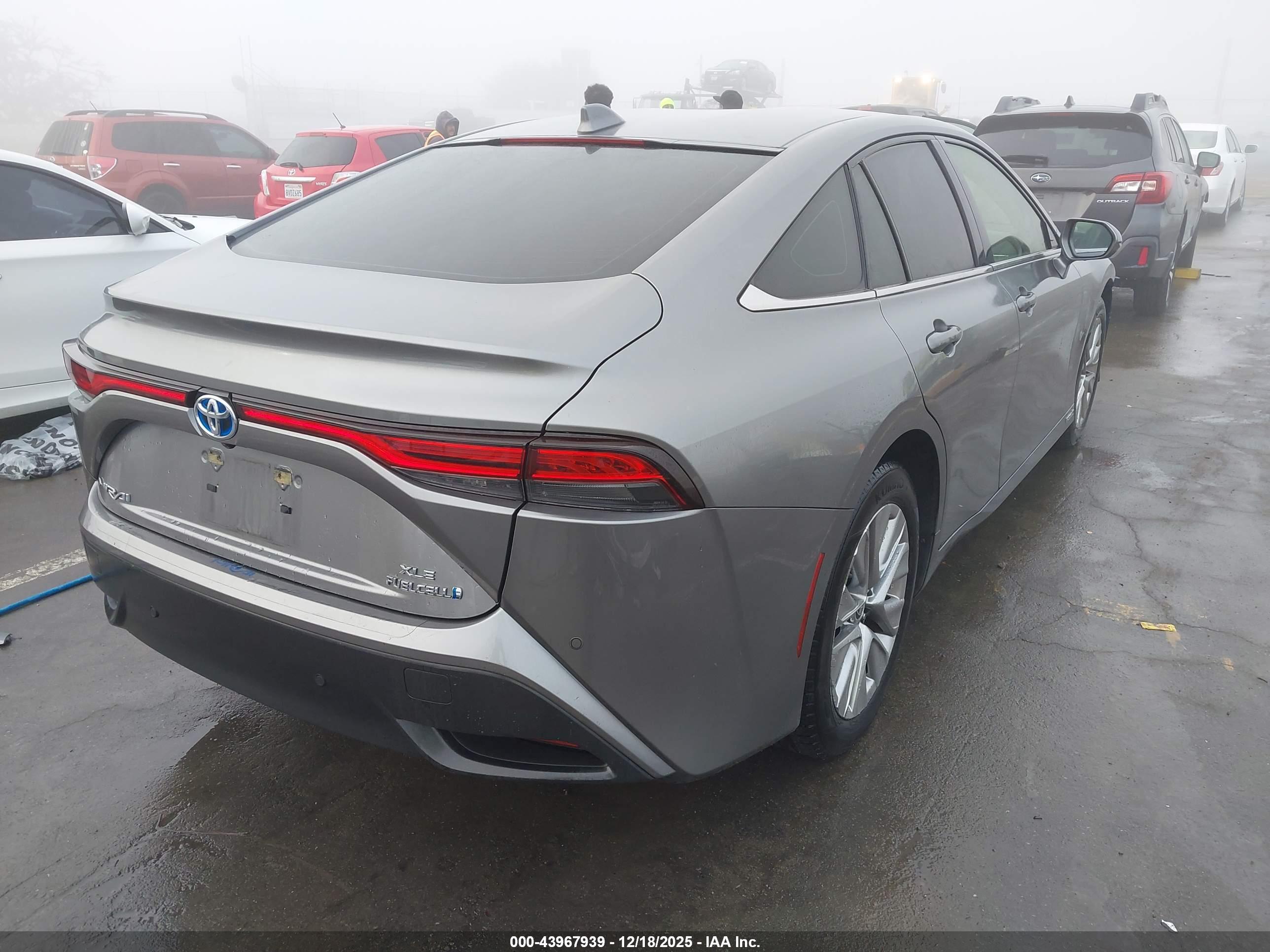 TOYOTA MIRAI image 4