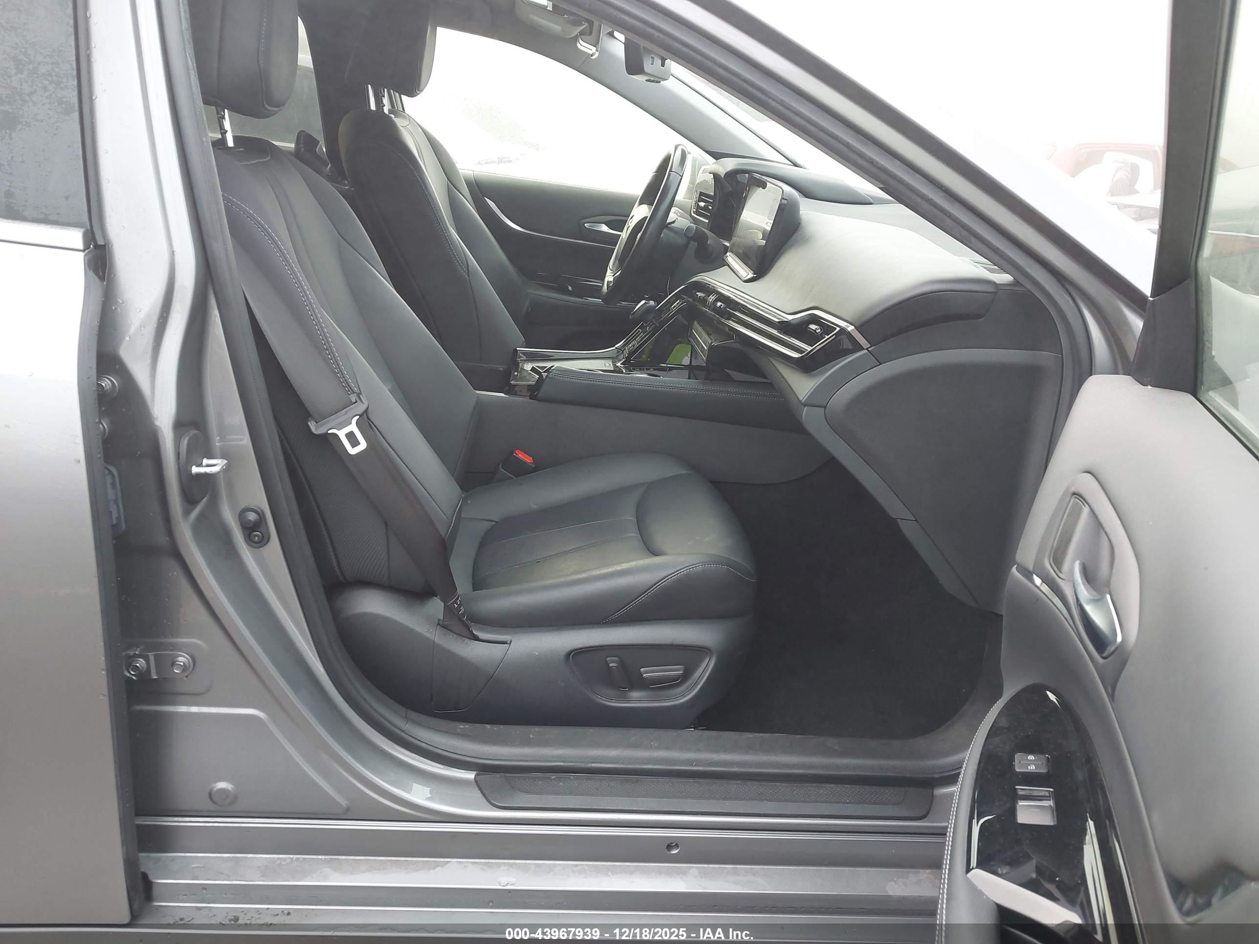 TOYOTA MIRAI image 5