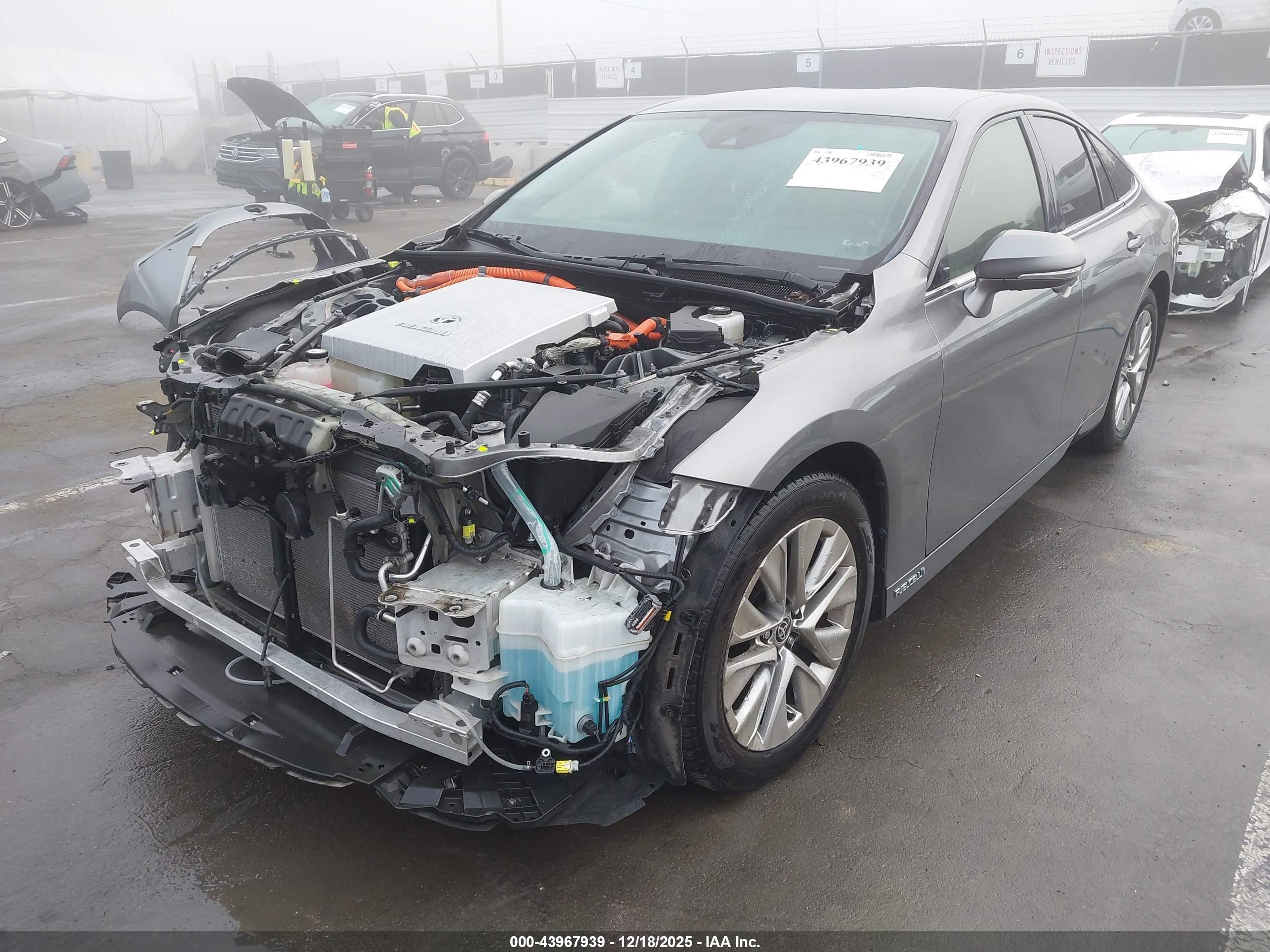 TOYOTA MIRAI image 6