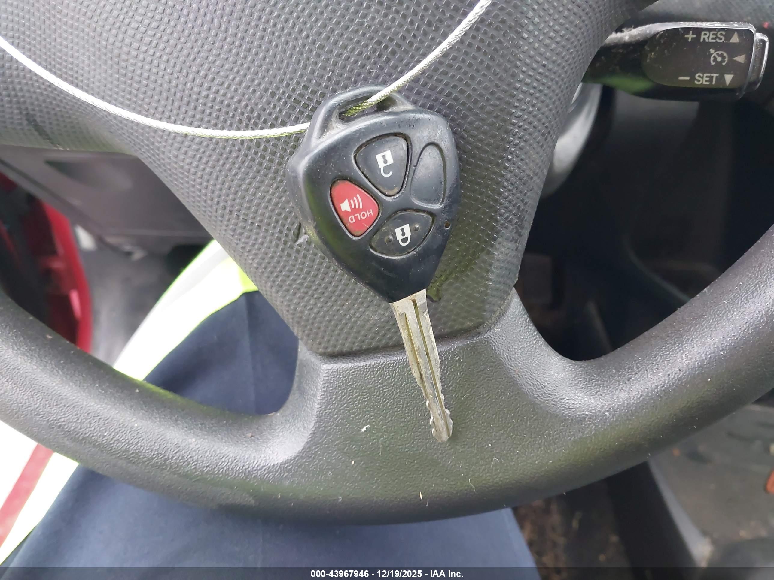 TOYOTA YARIS image 11