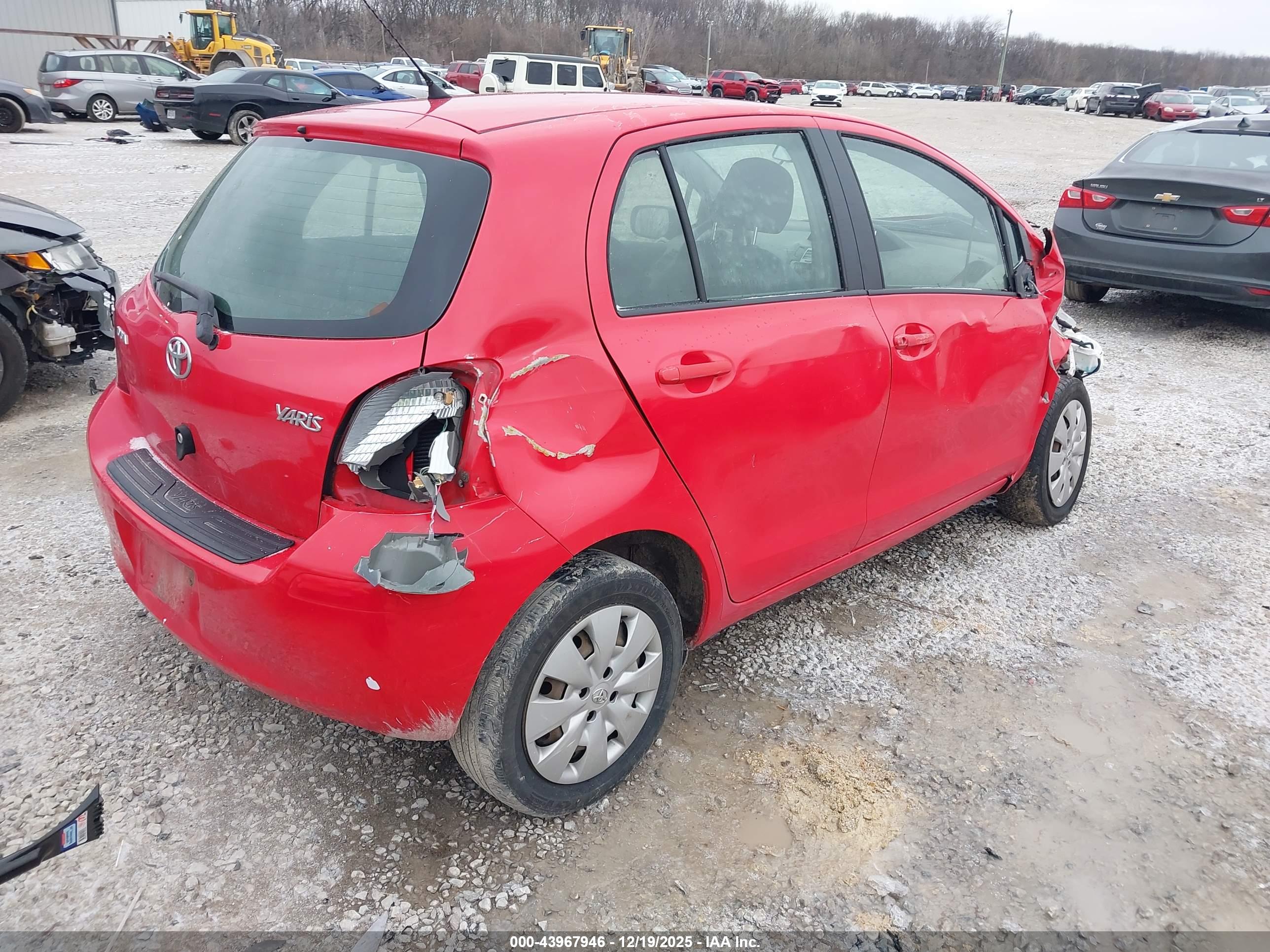 TOYOTA YARIS image 4