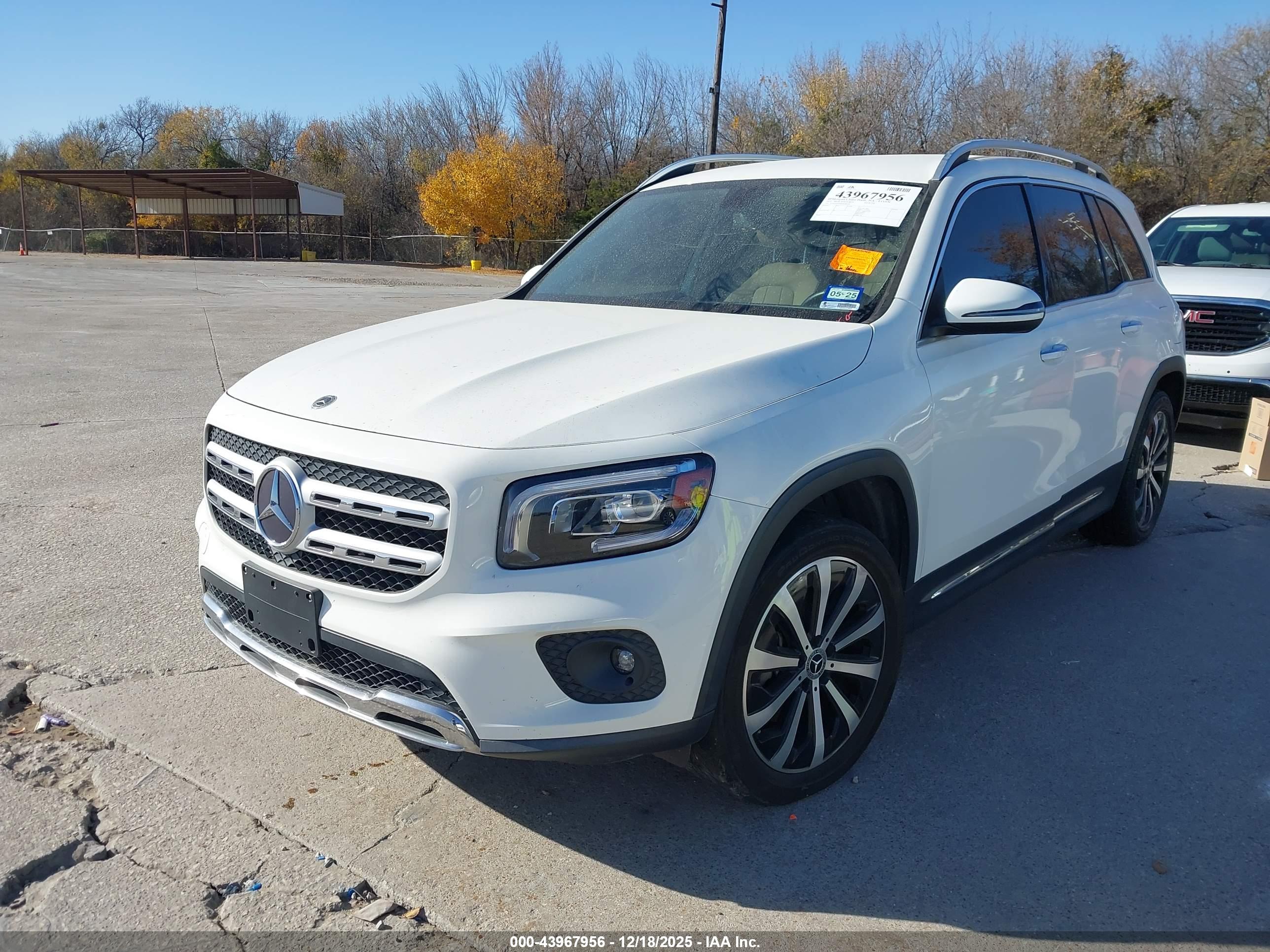 MERCEDES-BENZ GLB image 2