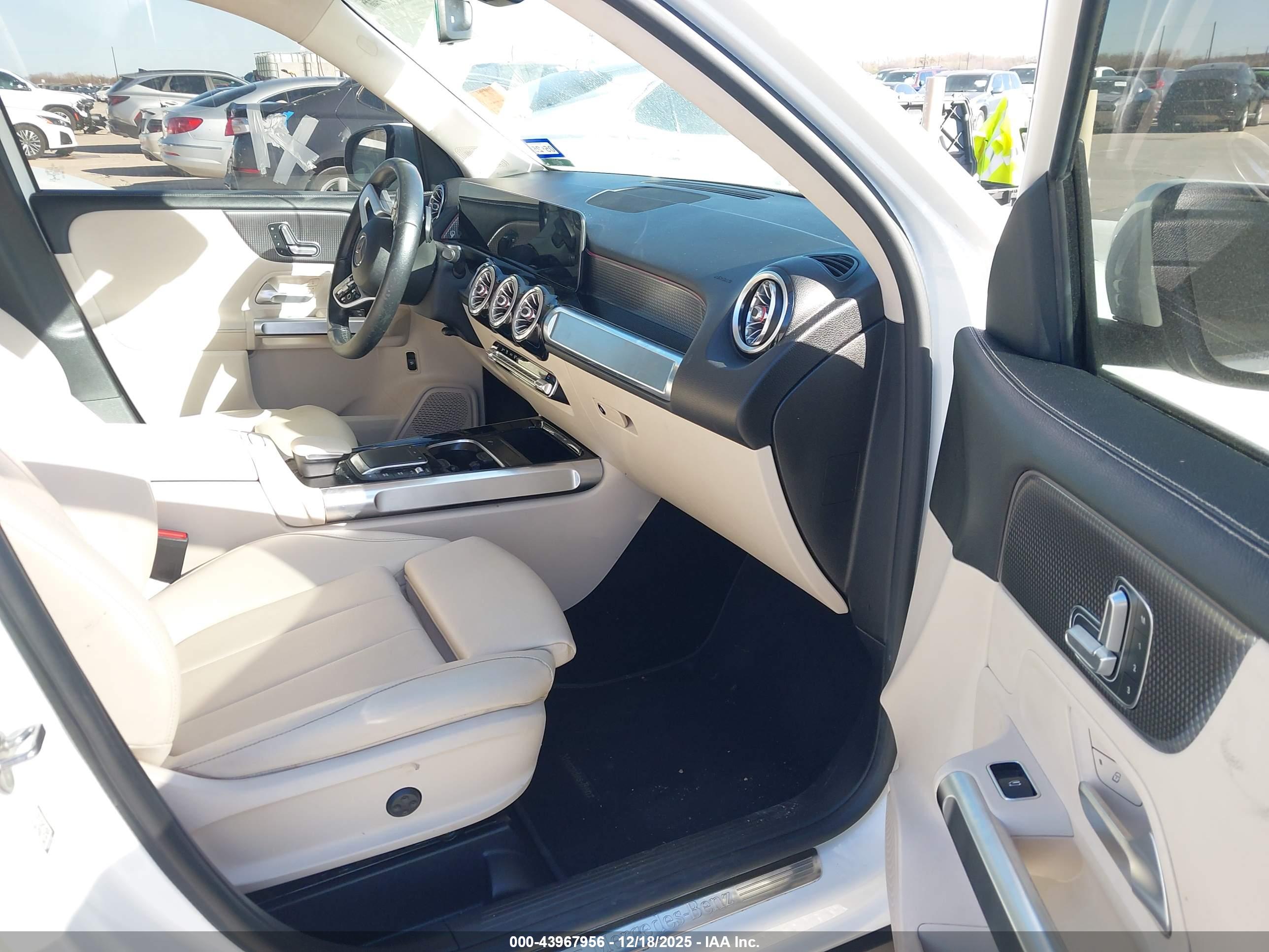 MERCEDES-BENZ GLB image 5