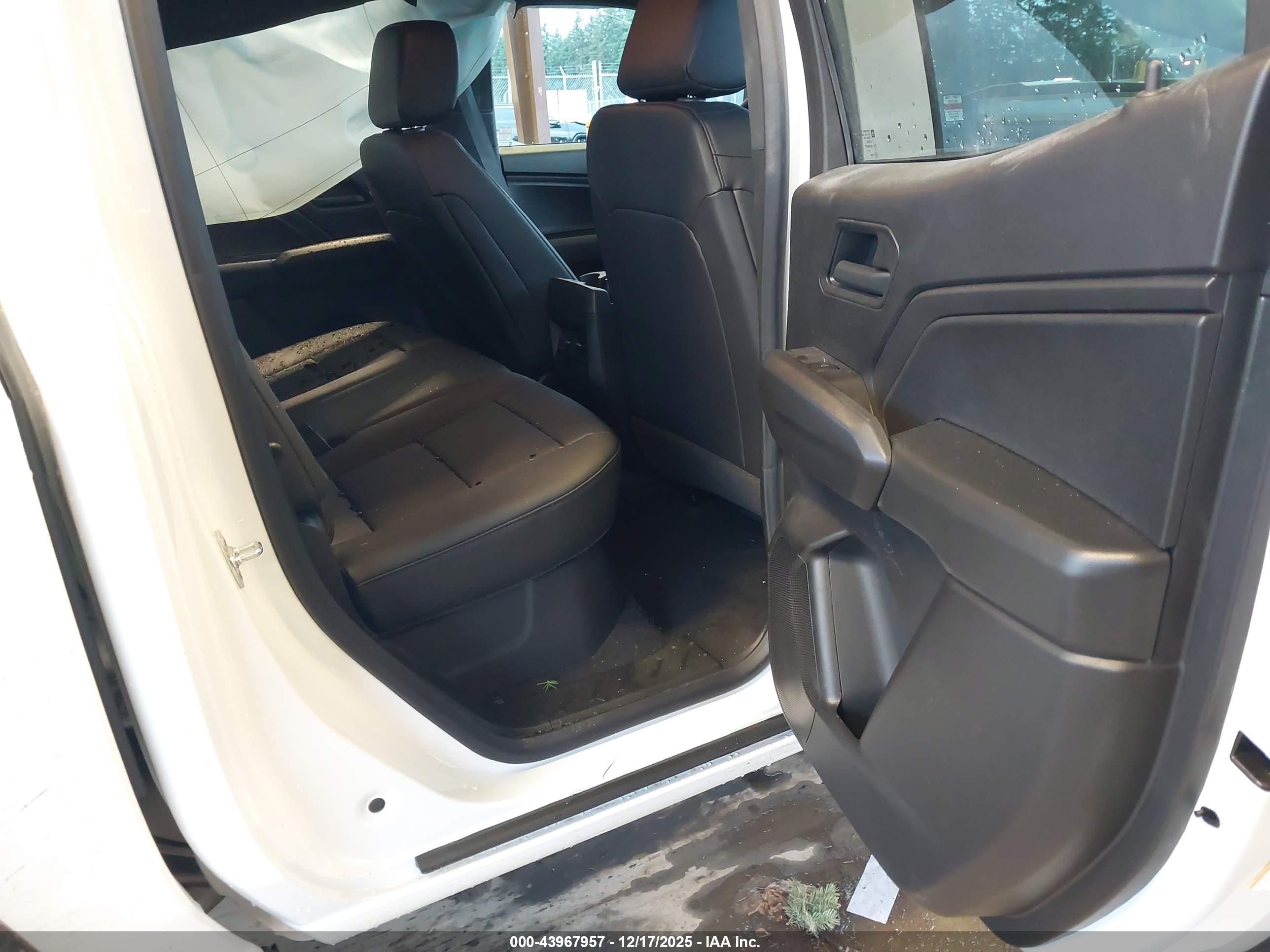 CHEVROLET COLORADO image 8