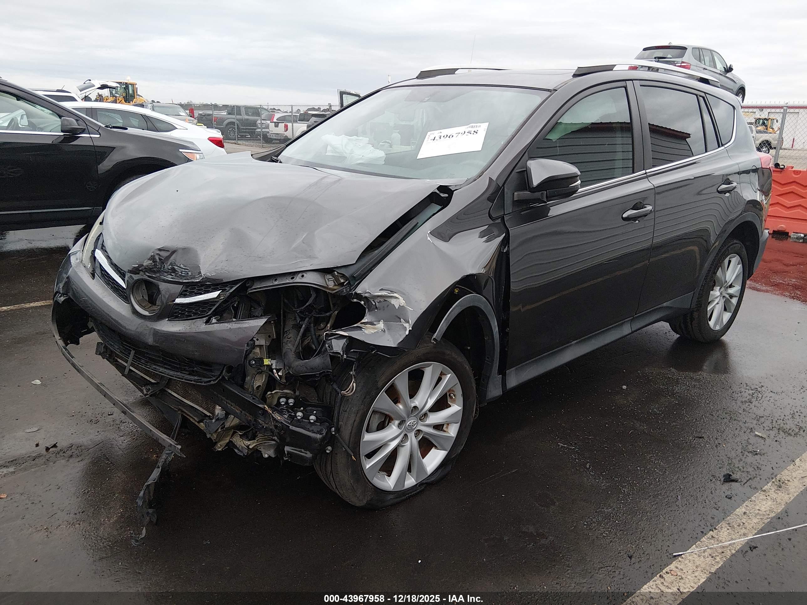 TOYOTA RAV4 image 2