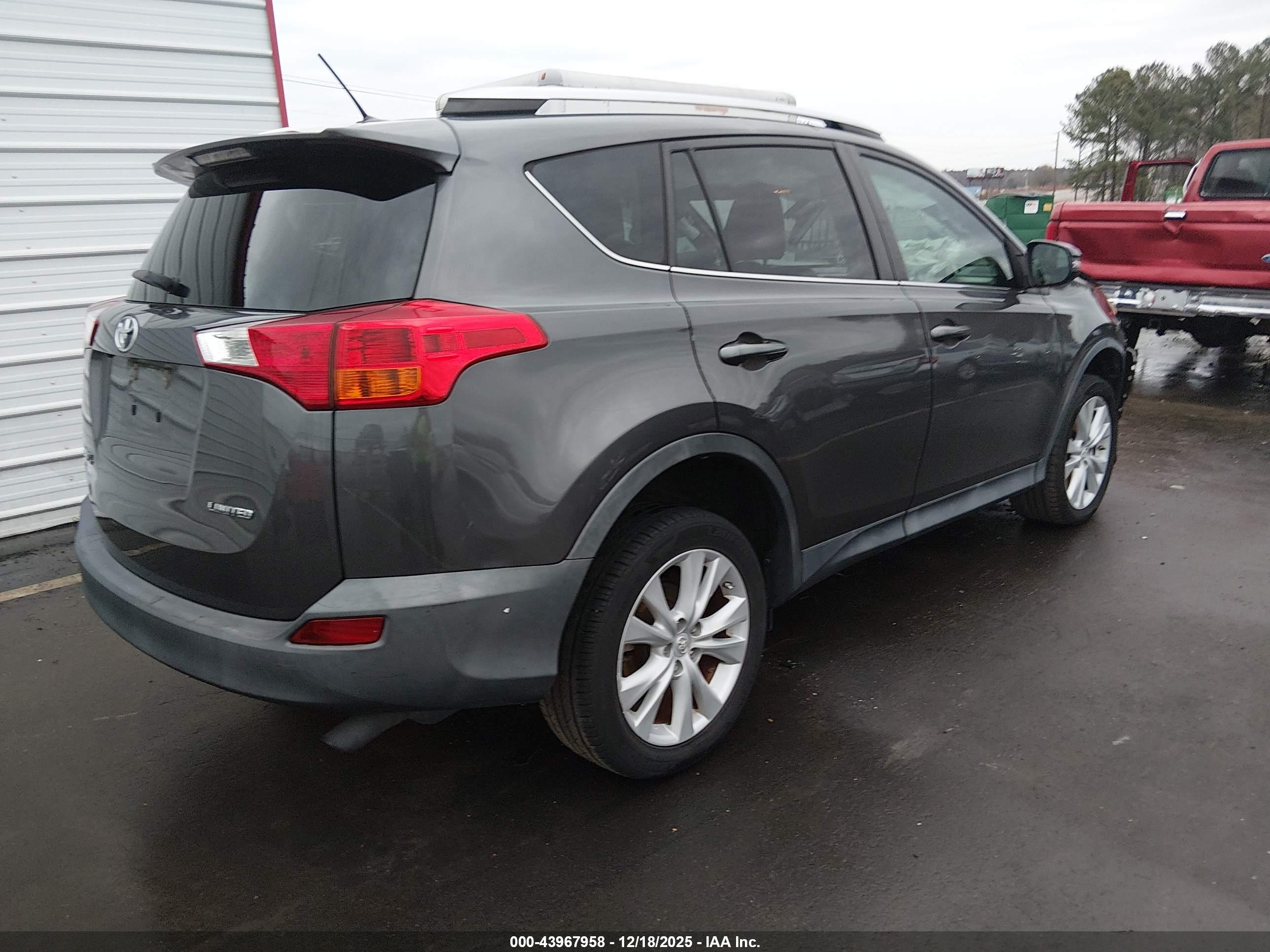 TOYOTA RAV4 image 4