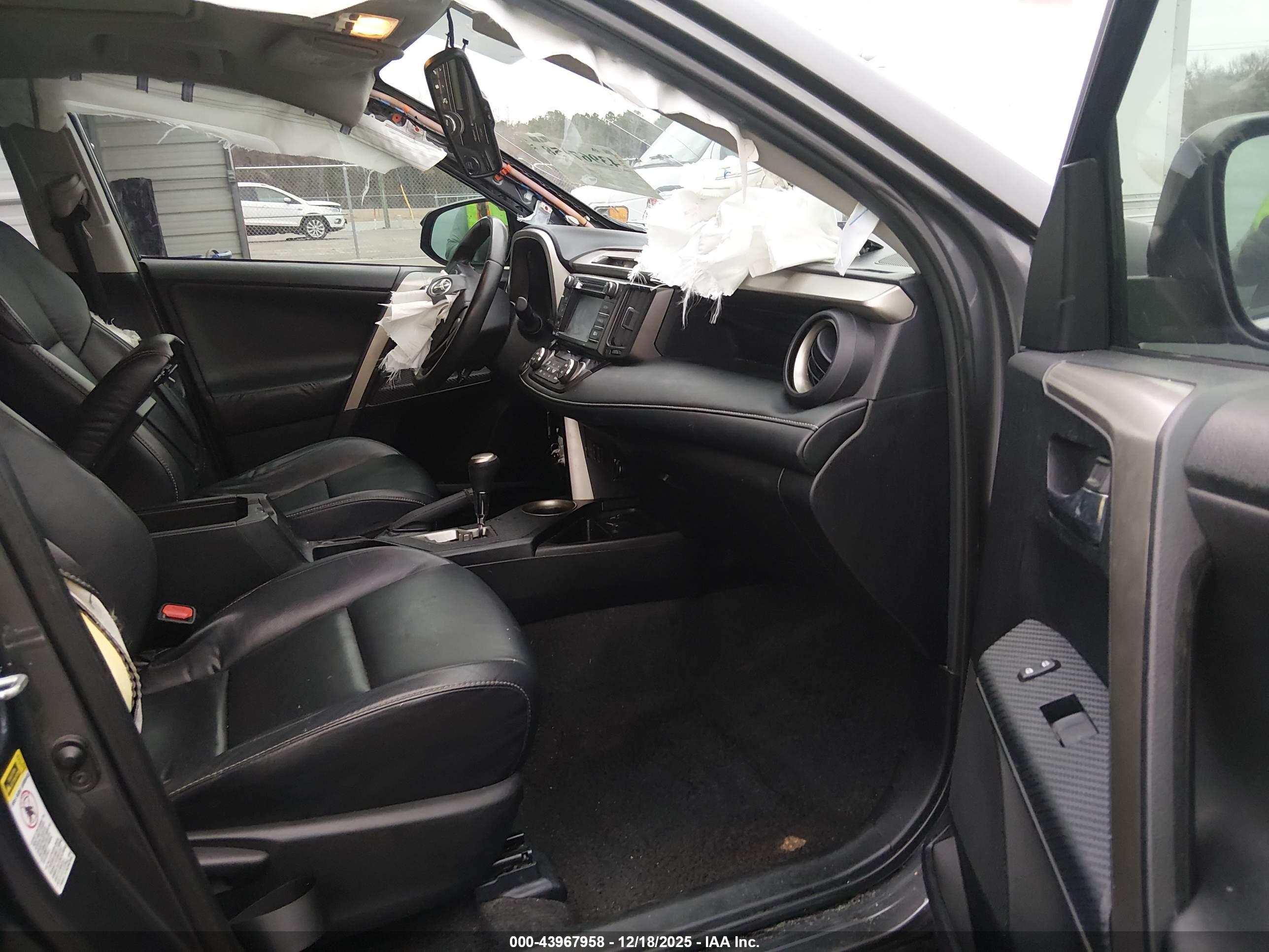 TOYOTA RAV4 image 5