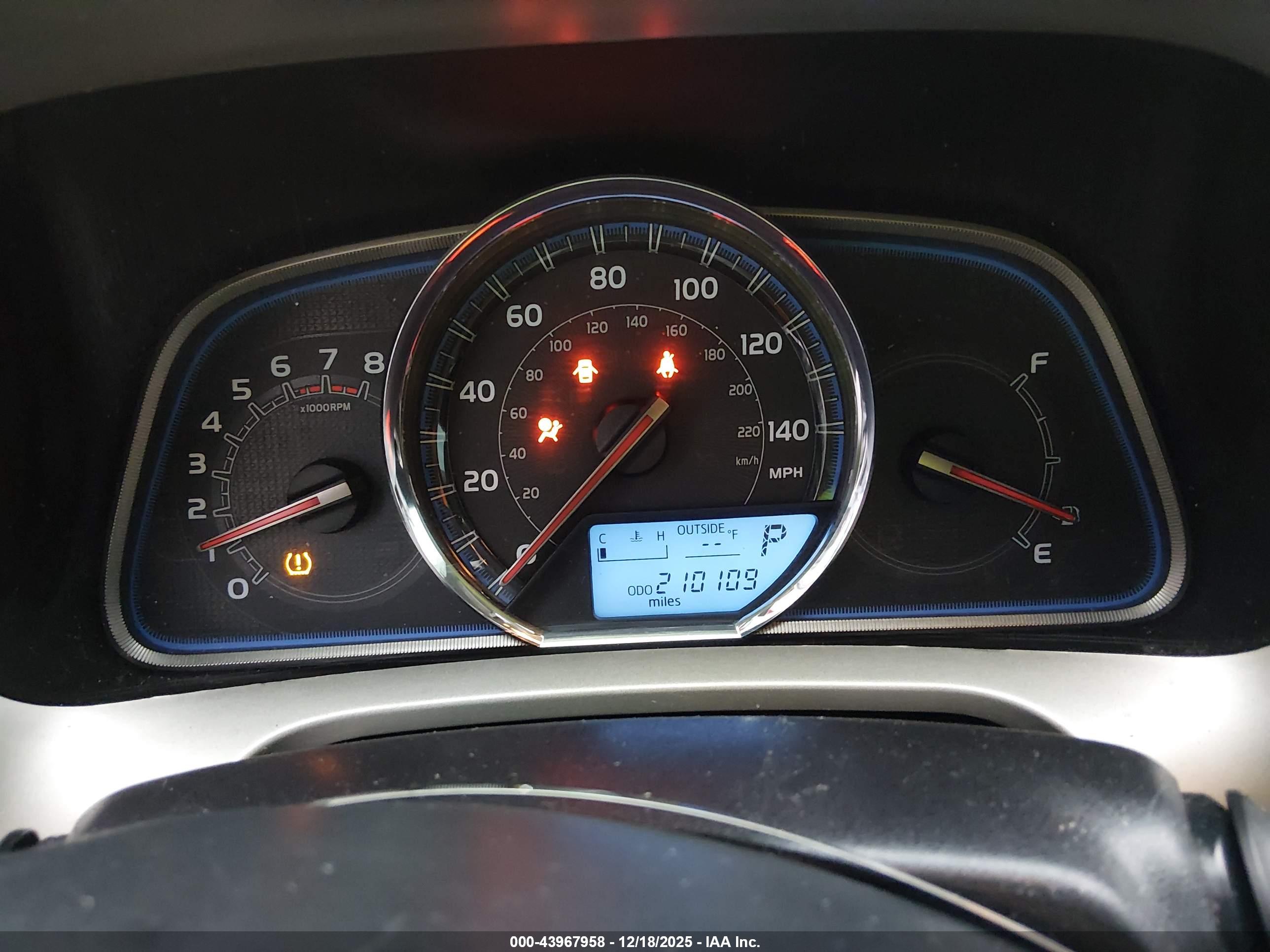 TOYOTA RAV4 image 7