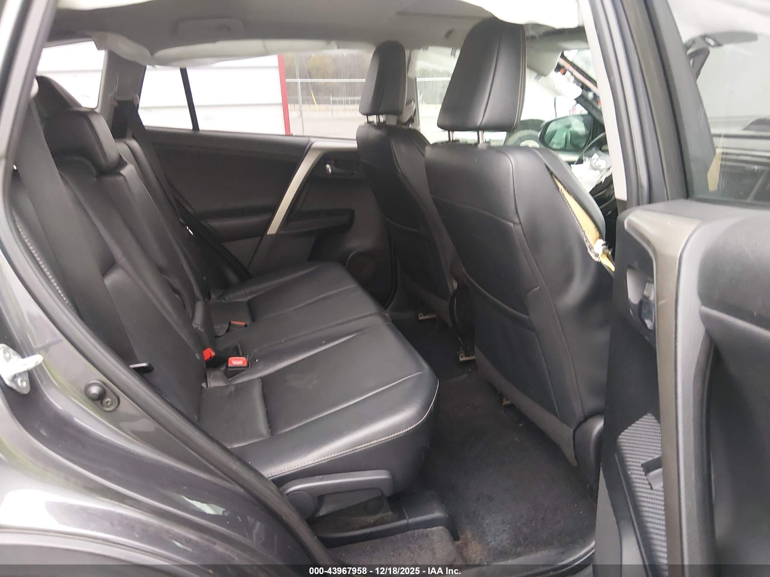 TOYOTA RAV4 image 8