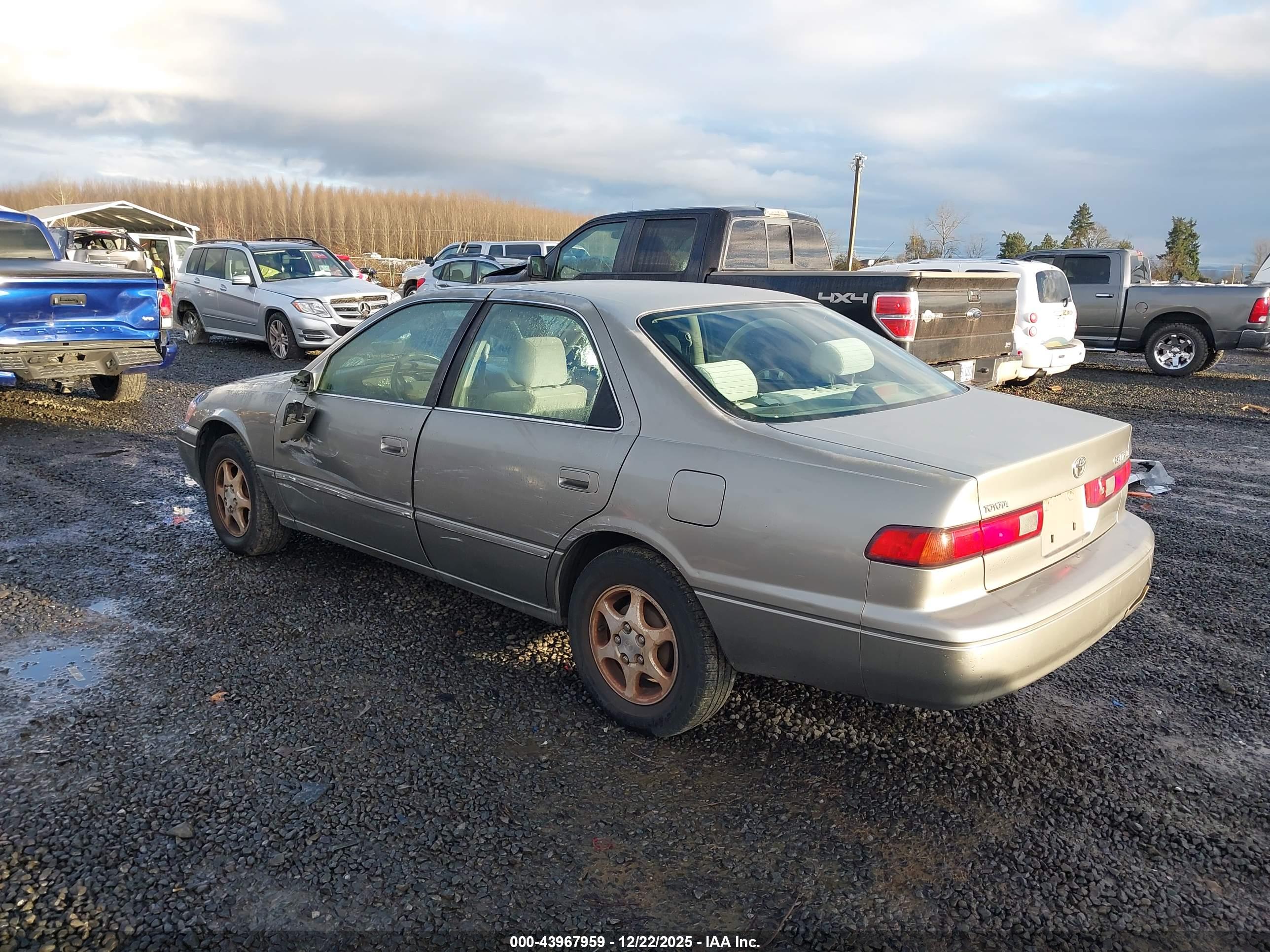 TOYOTA CAMRY image 3