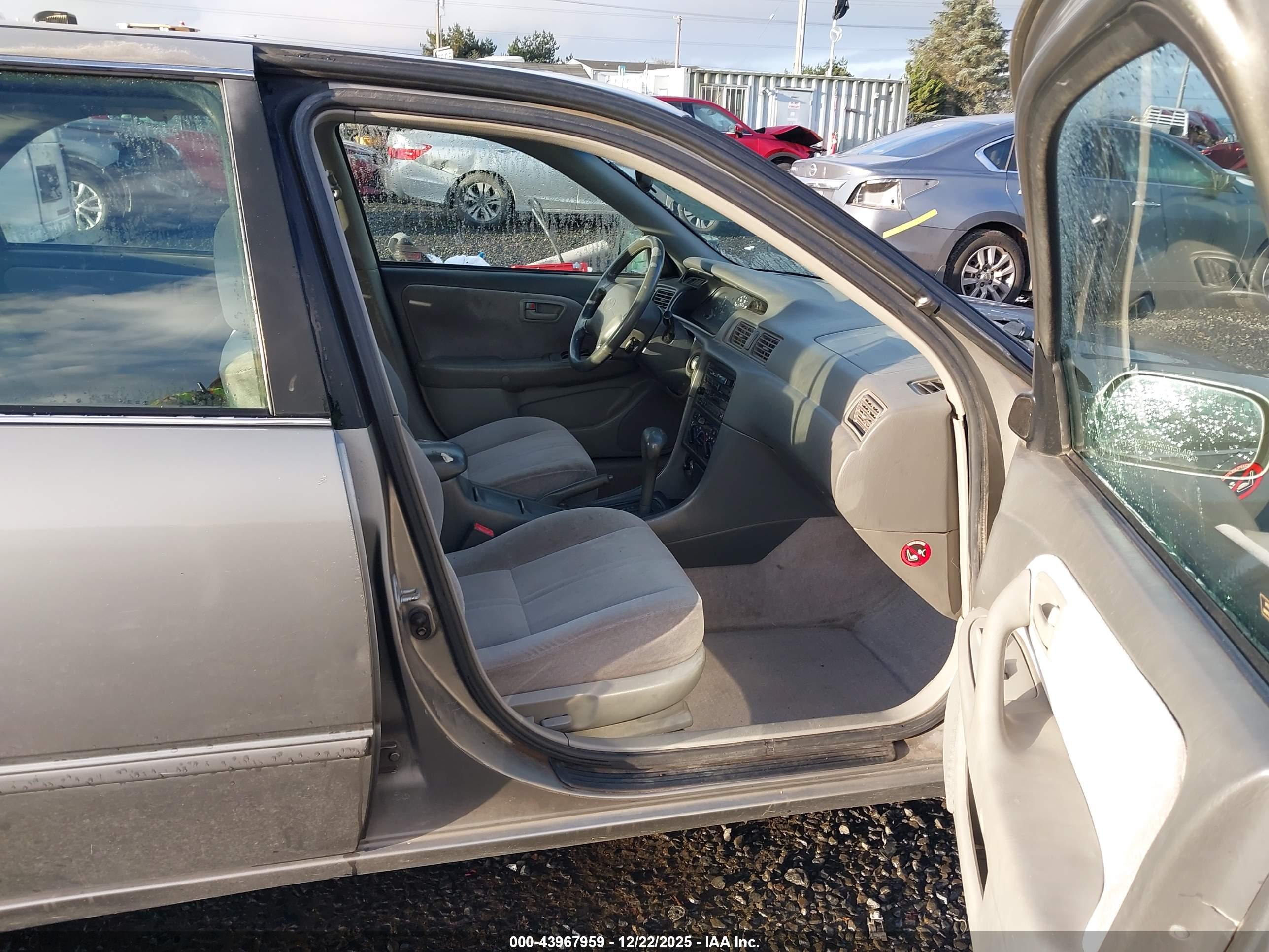 TOYOTA CAMRY image 5