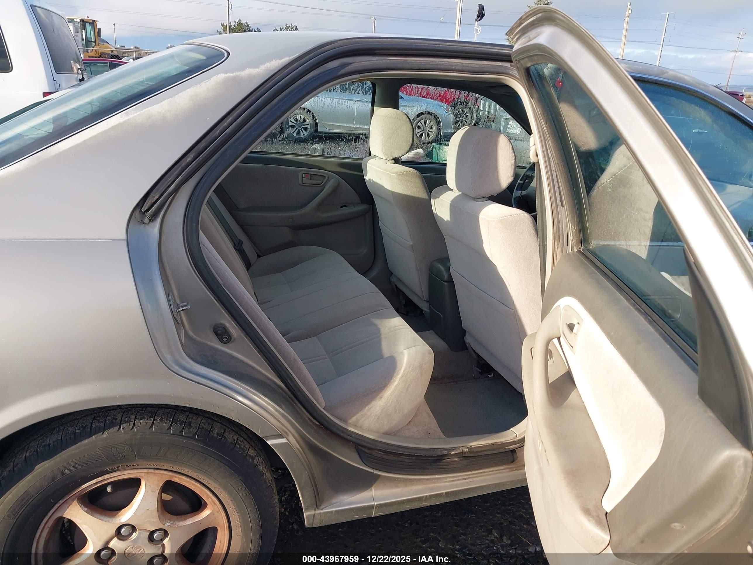 TOYOTA CAMRY image 8