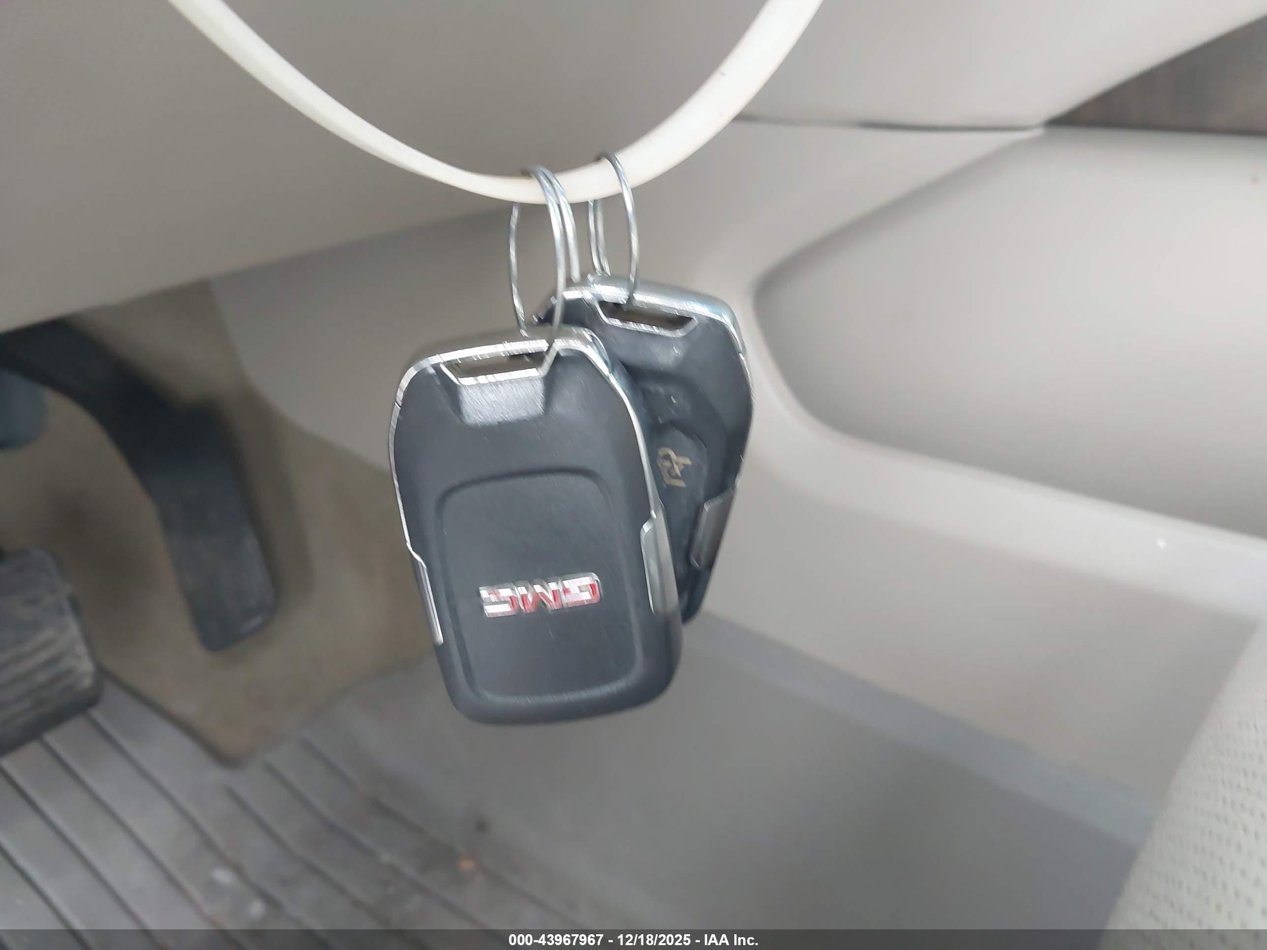GMC YUKON image 11