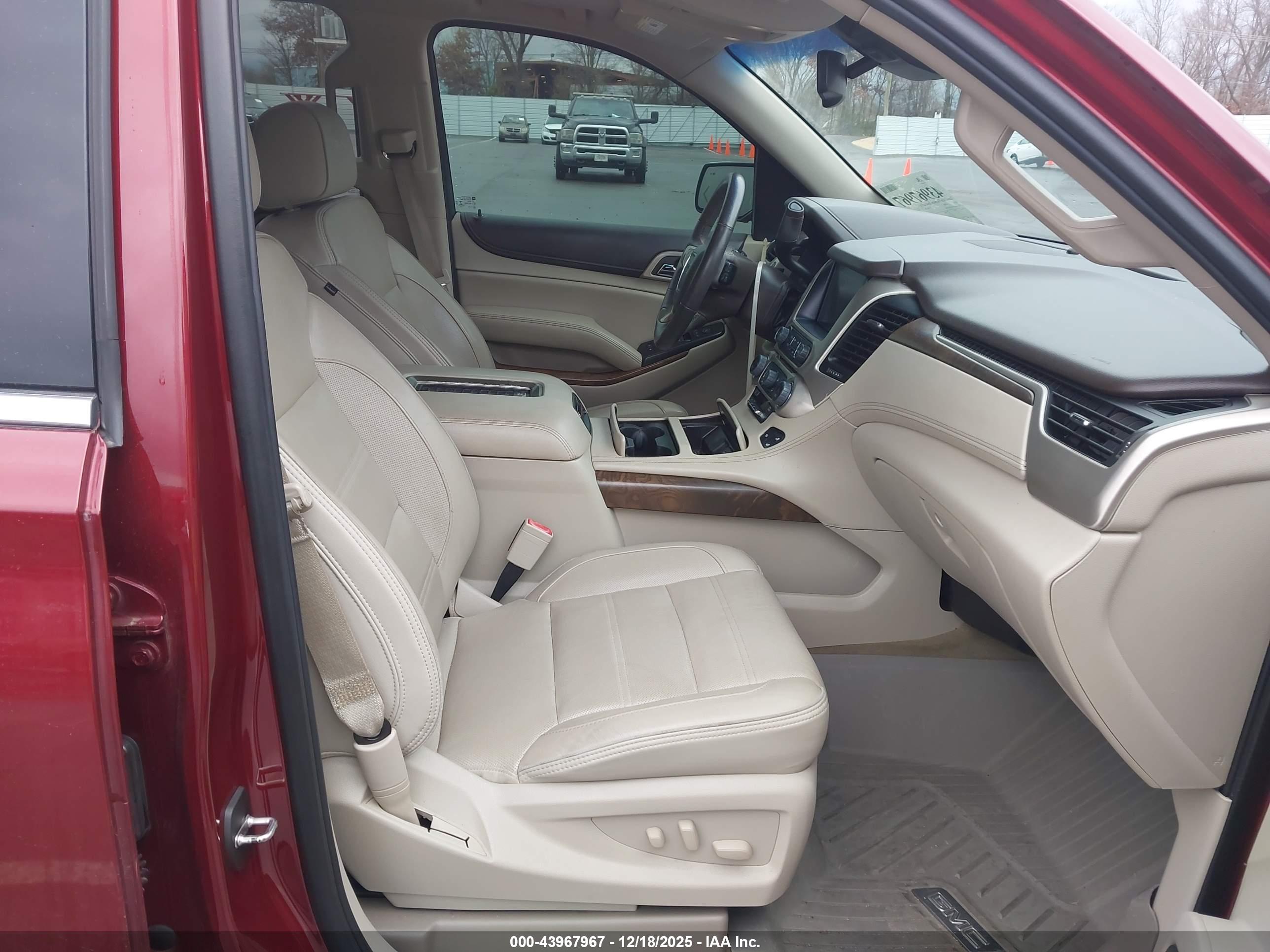 GMC YUKON image 5