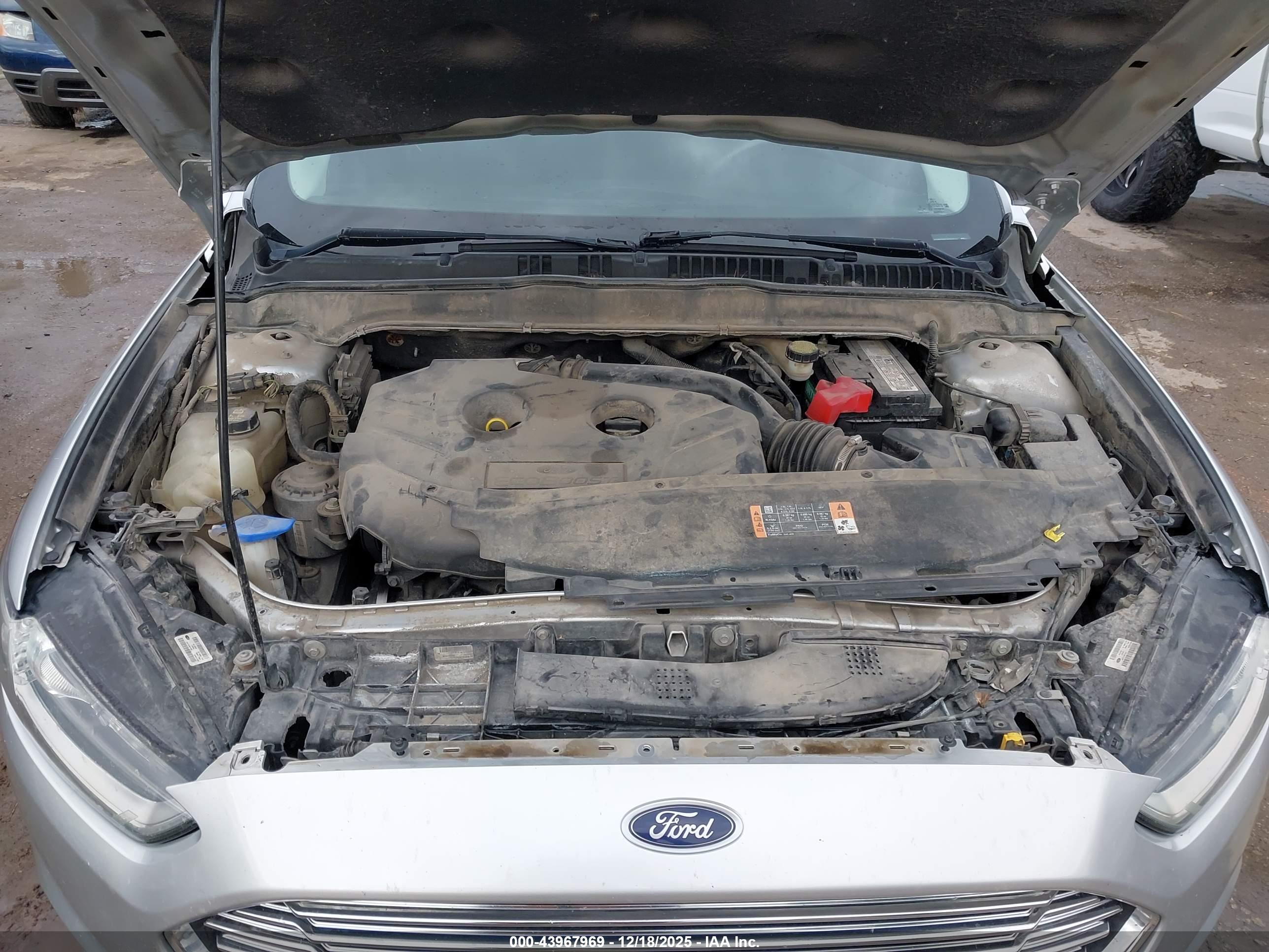 FORD FUSION image 10