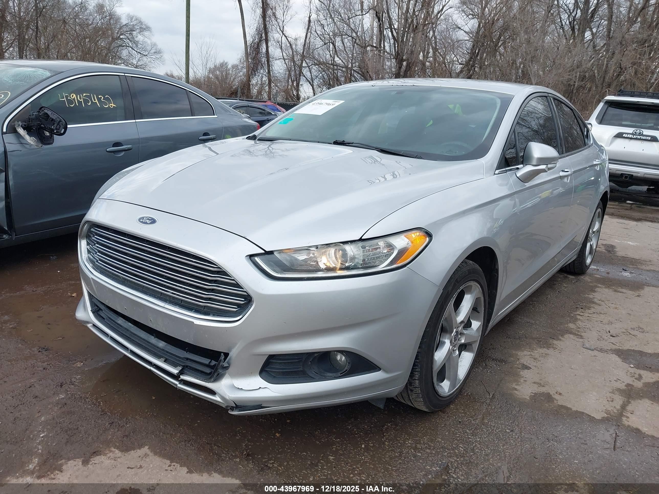 FORD FUSION image 2