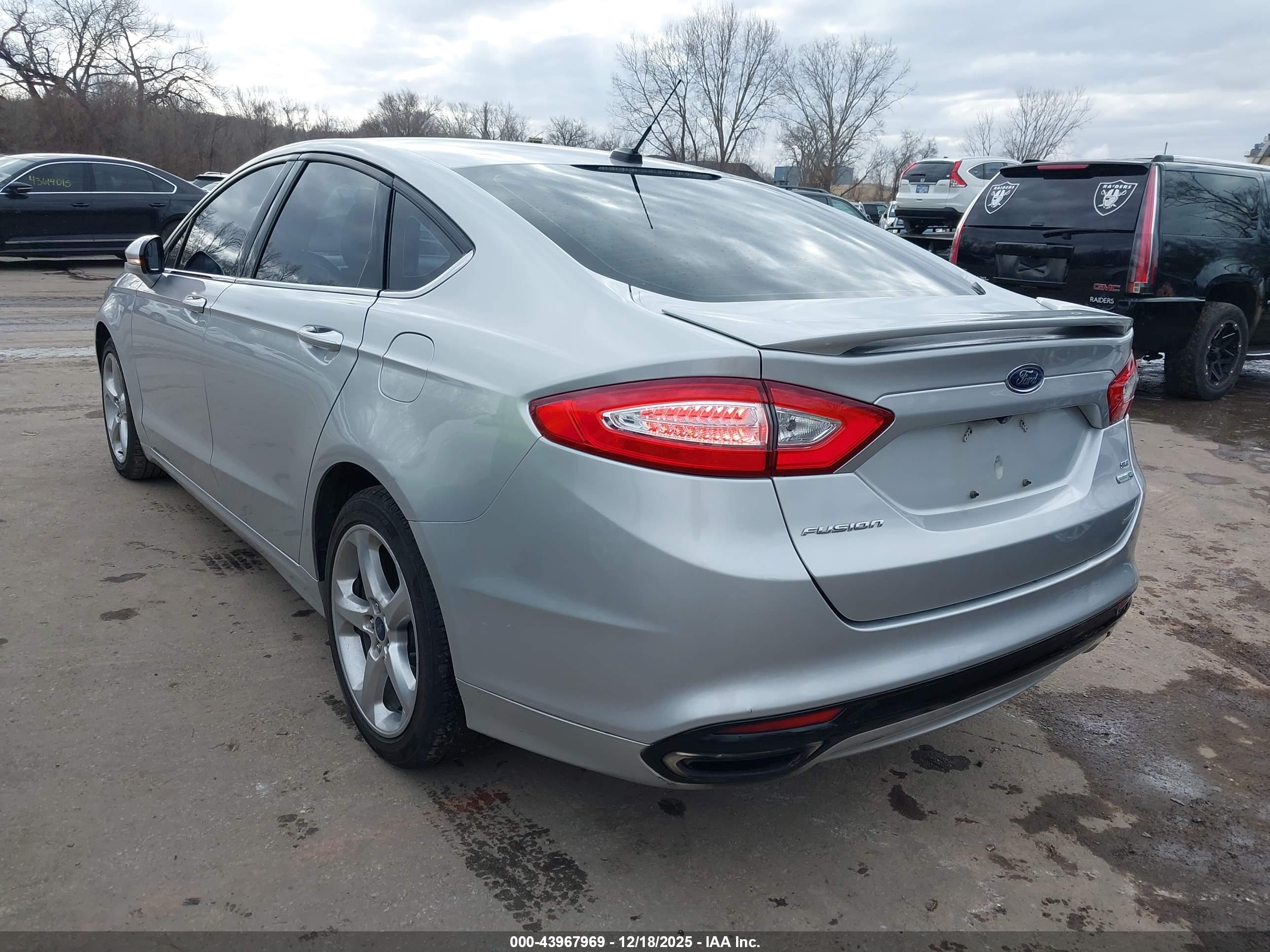 FORD FUSION image 3