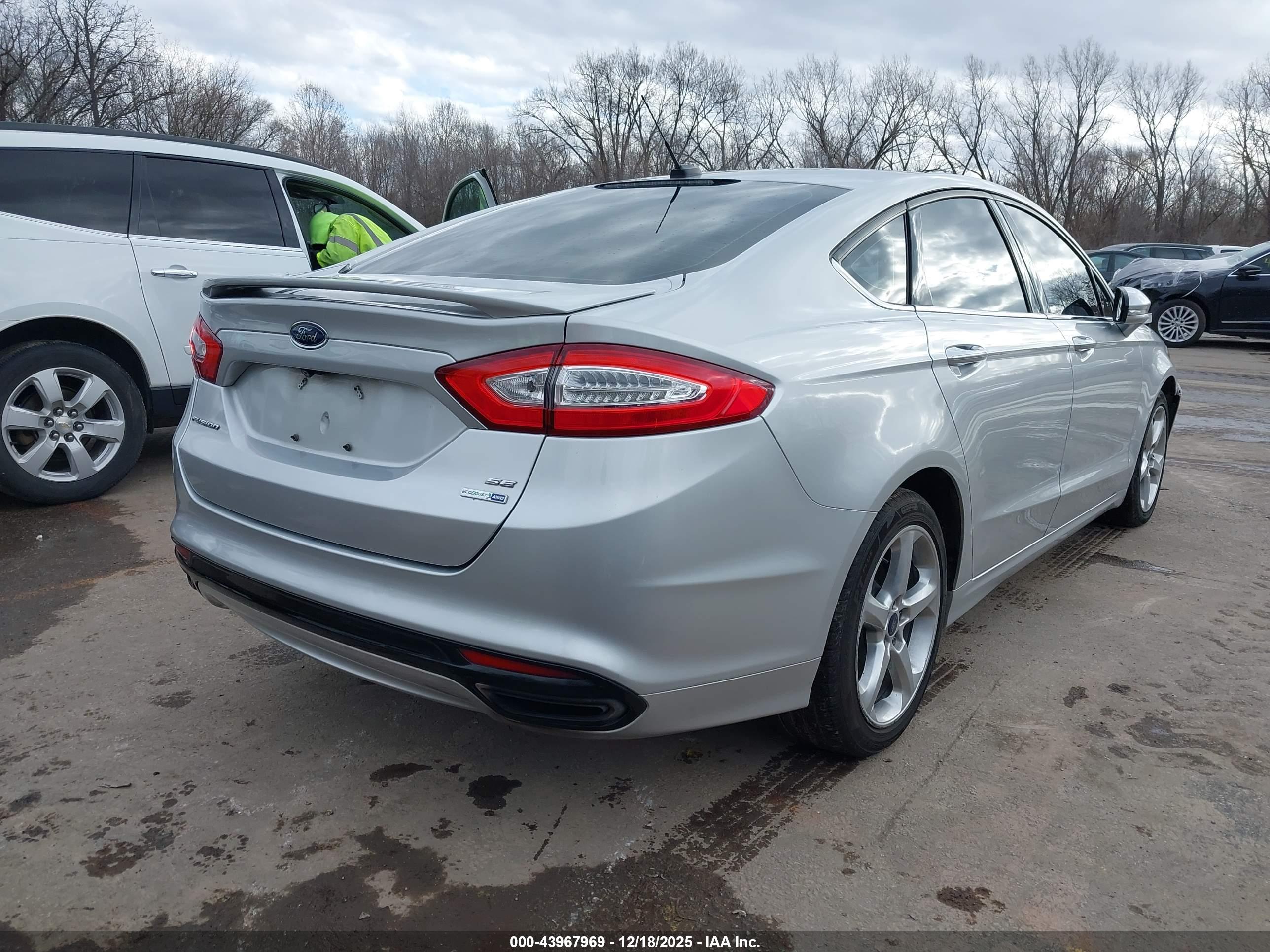 FORD FUSION image 4
