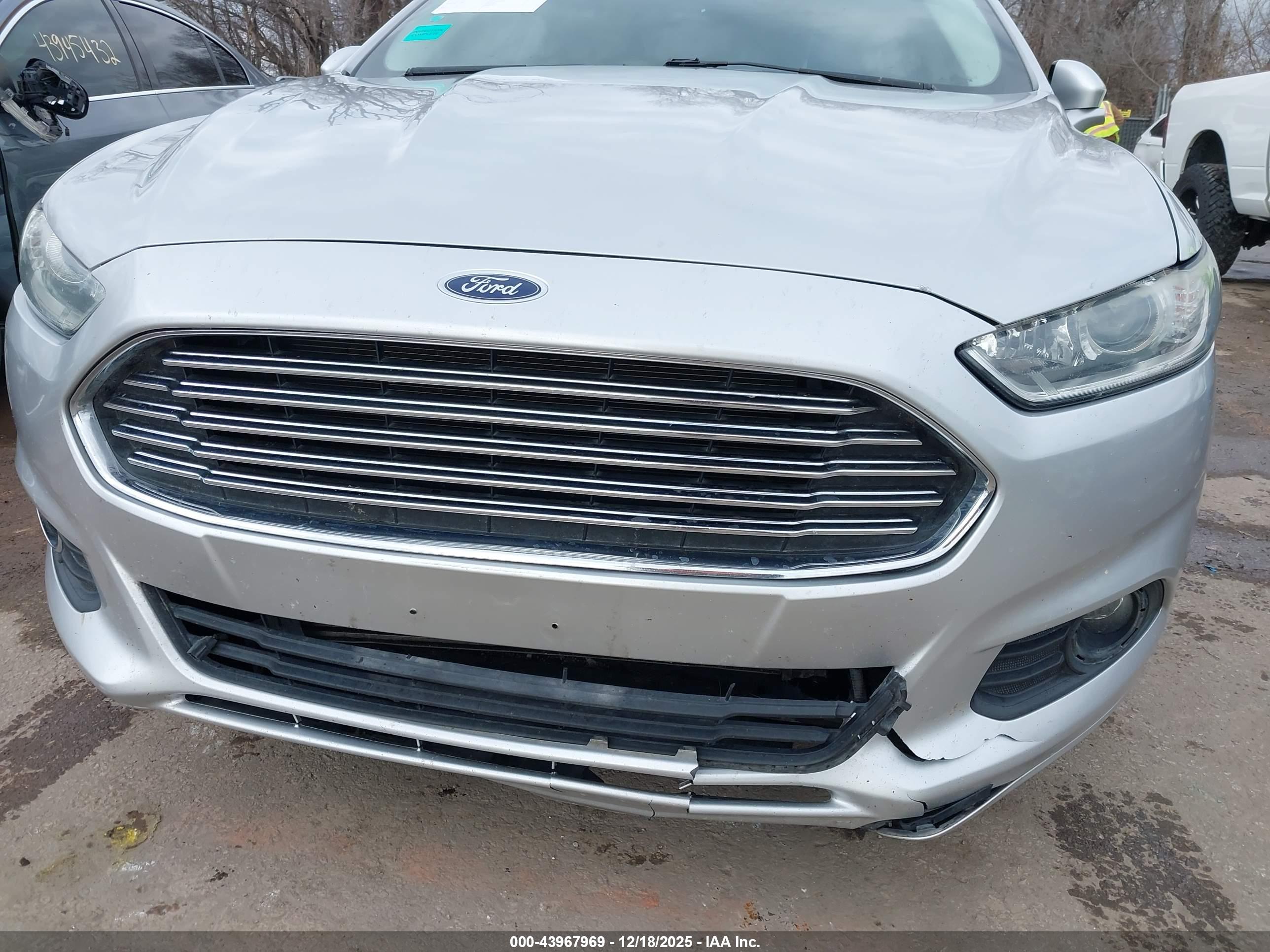 FORD FUSION image 6