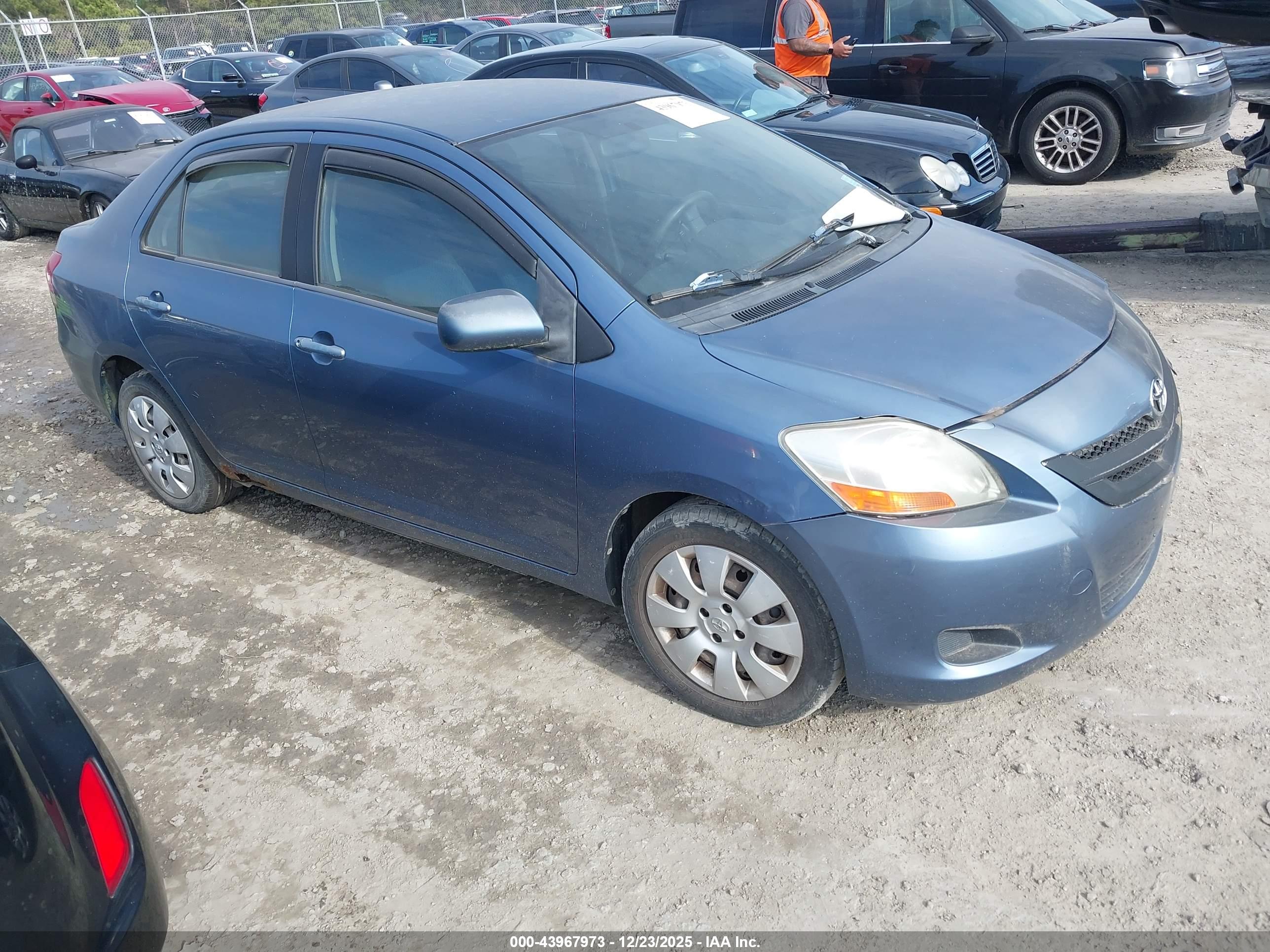 TOYOTA YARIS image 2
