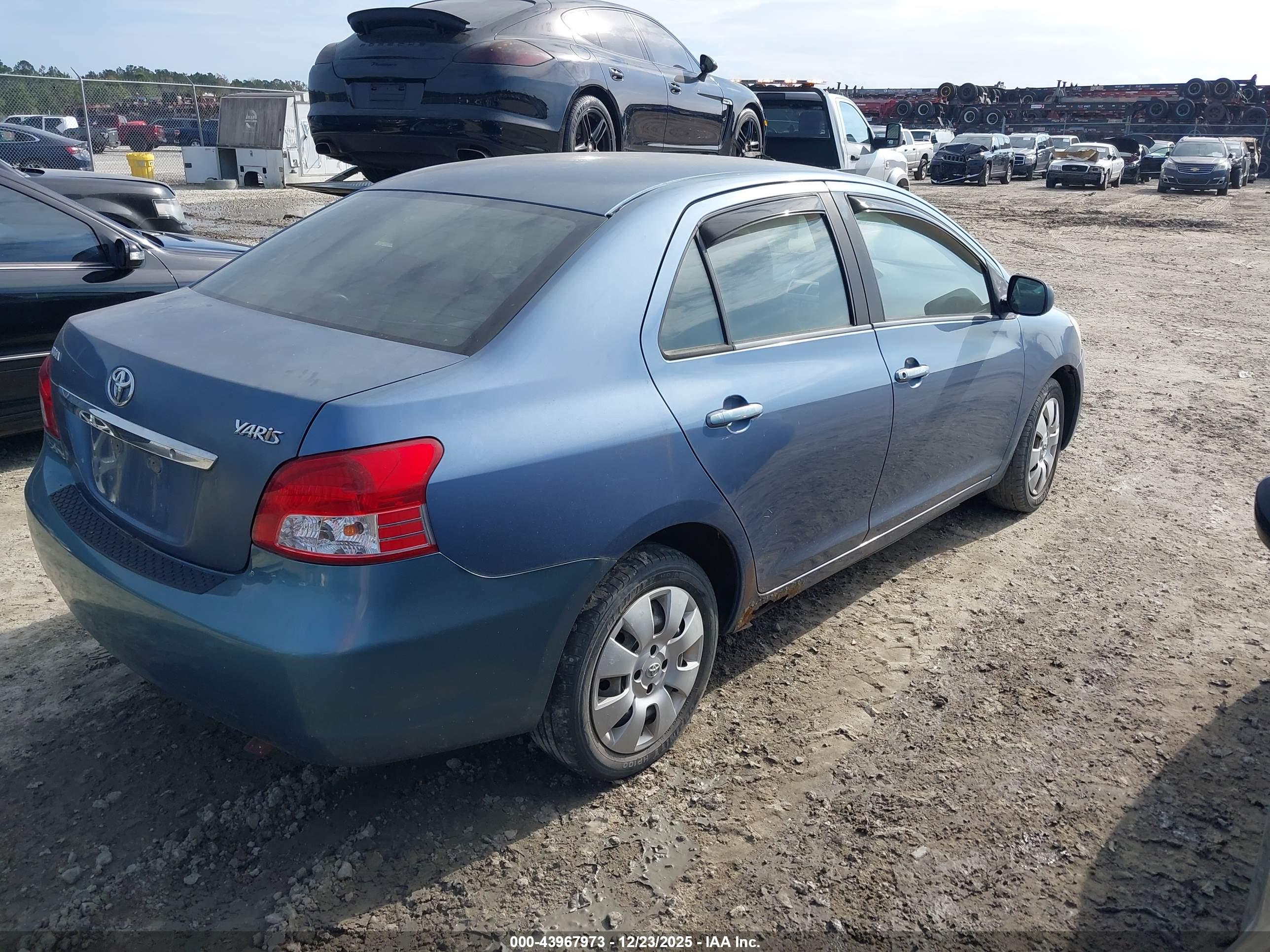 TOYOTA YARIS image 4
