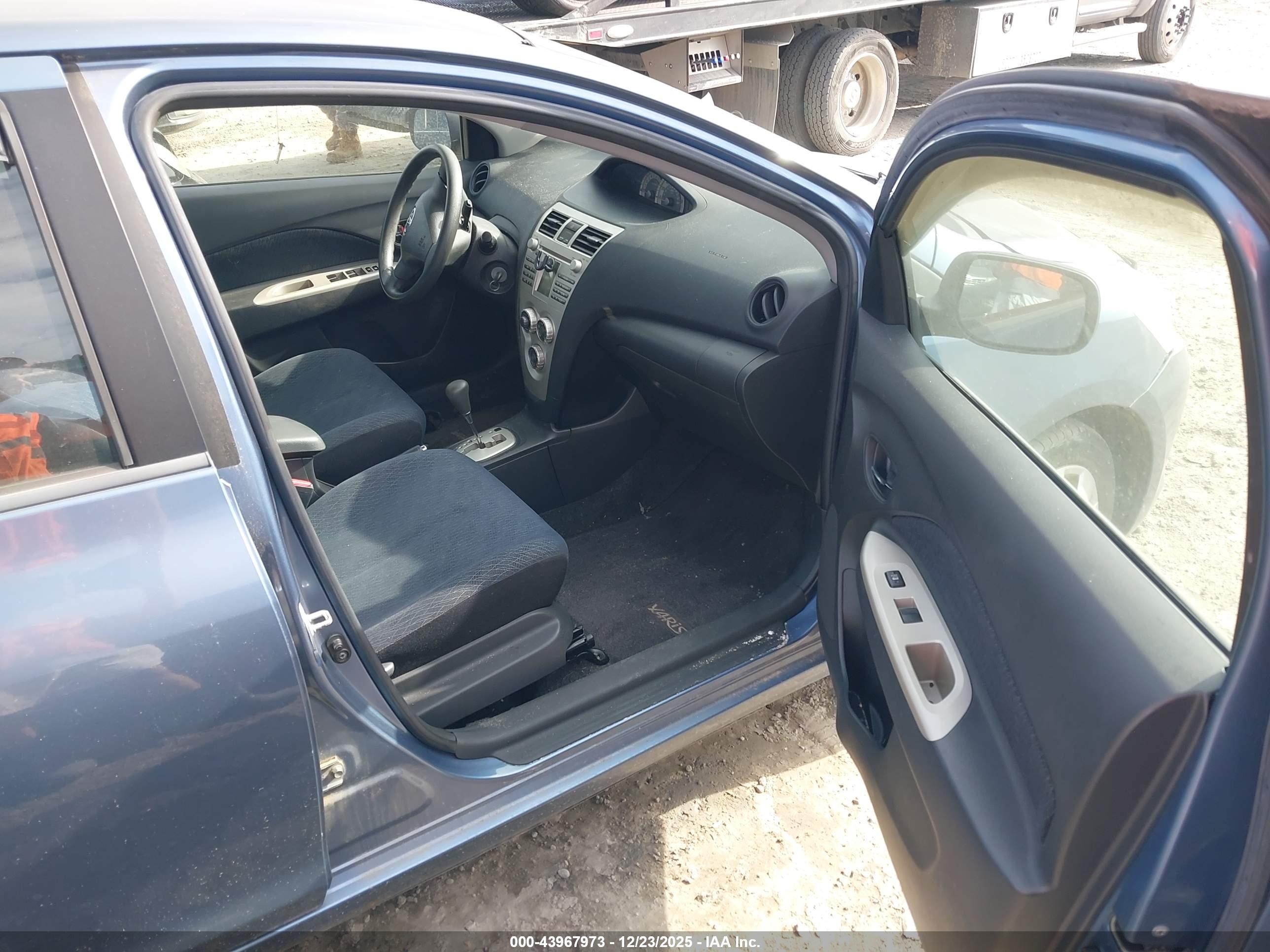 TOYOTA YARIS image 5