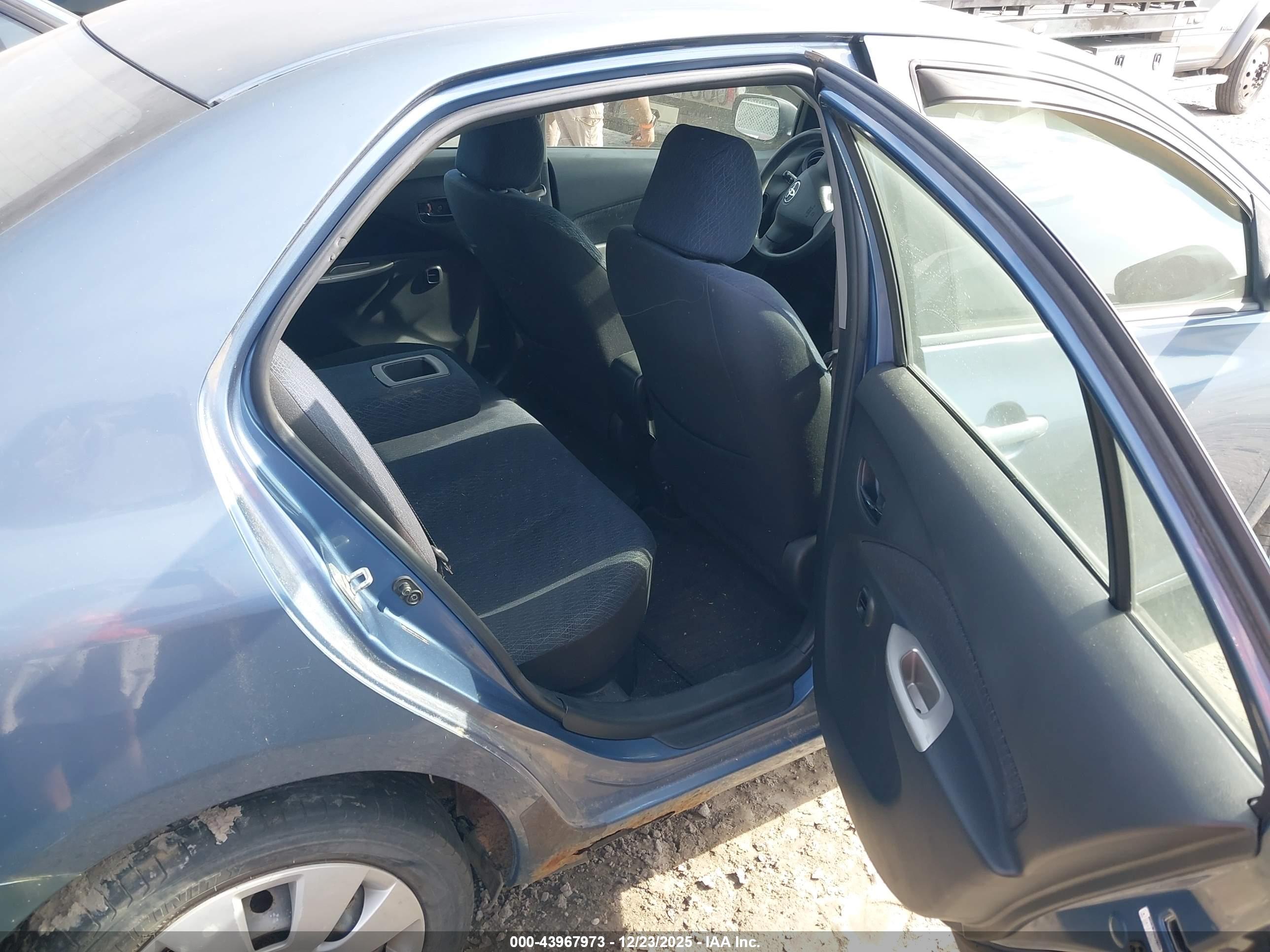 TOYOTA YARIS image 8