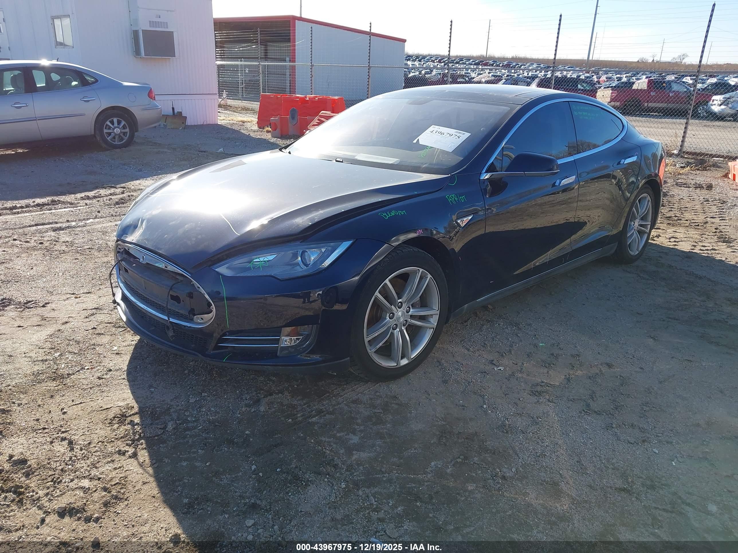 TESLA MODEL image 2
