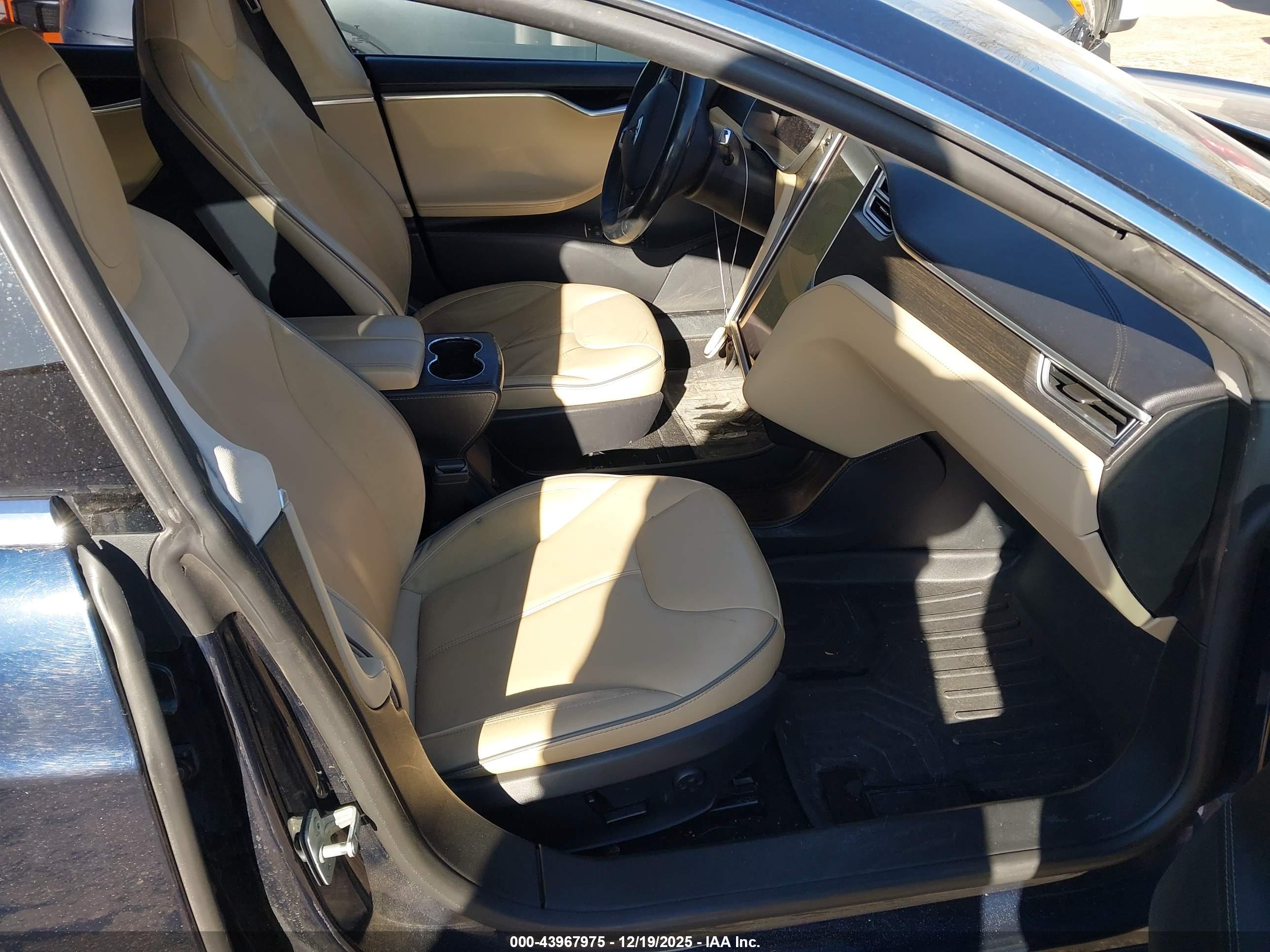 TESLA MODEL image 5