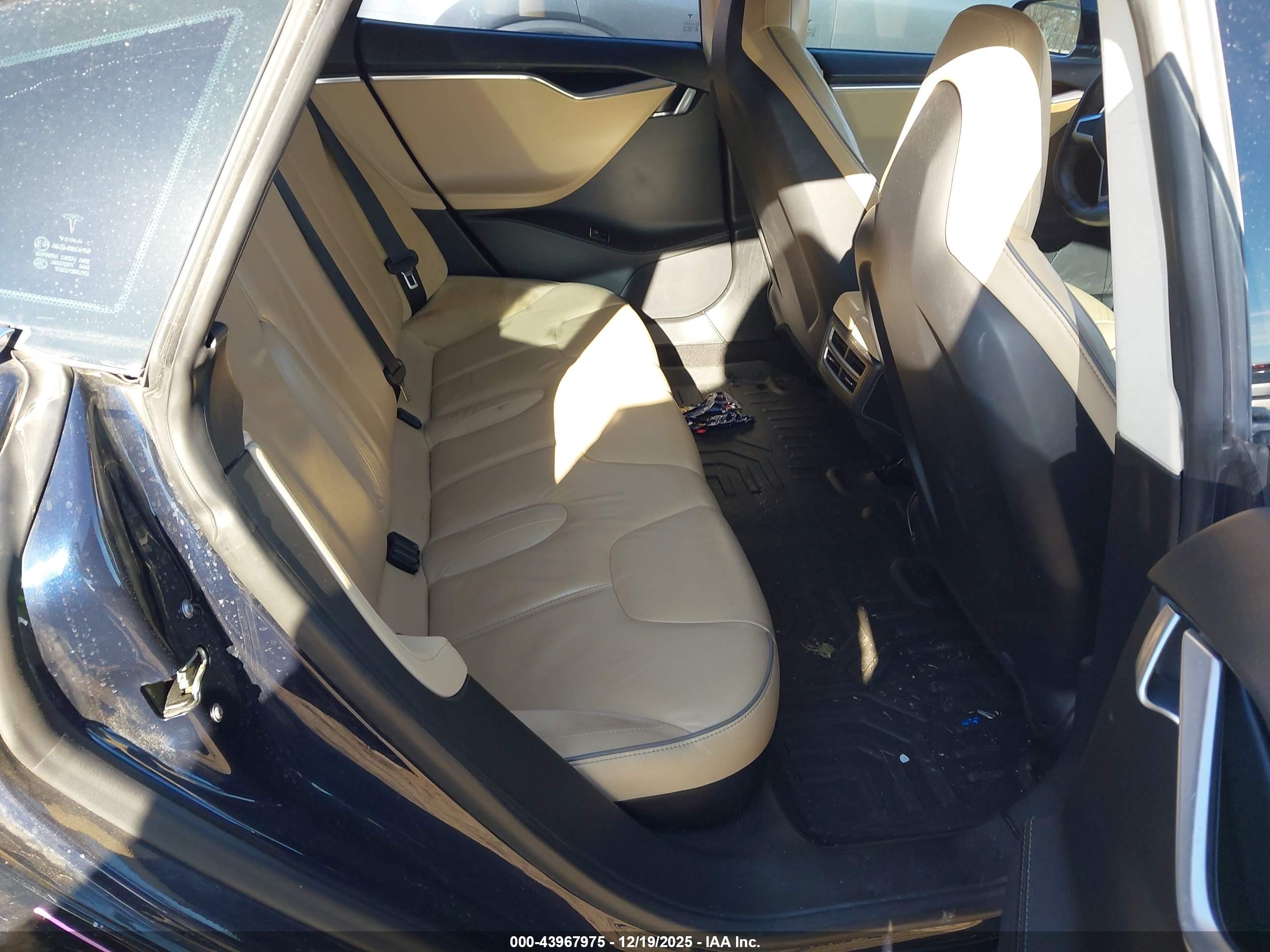 TESLA MODEL image 8
