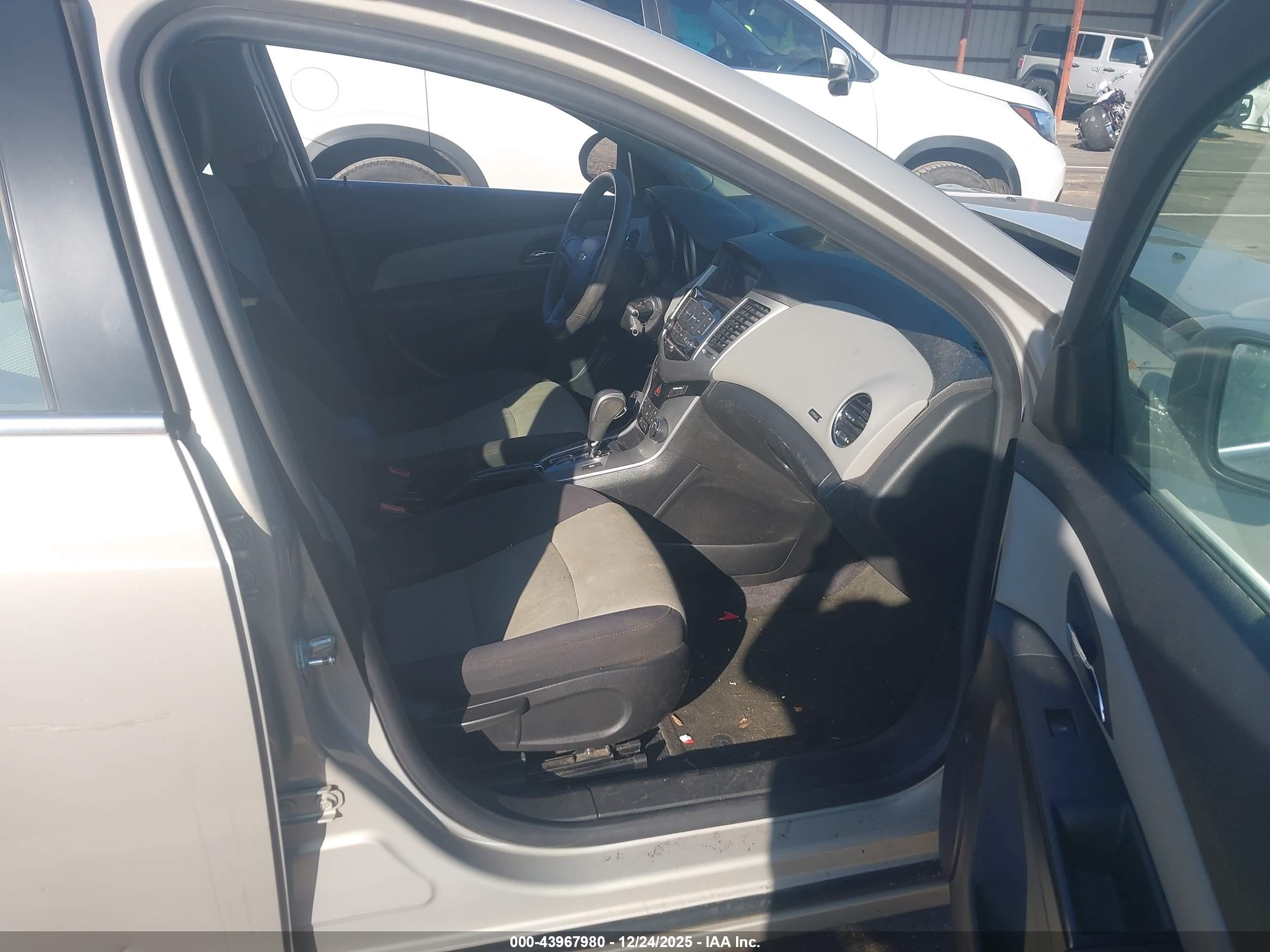 CHEVROLET CRUZE image 5