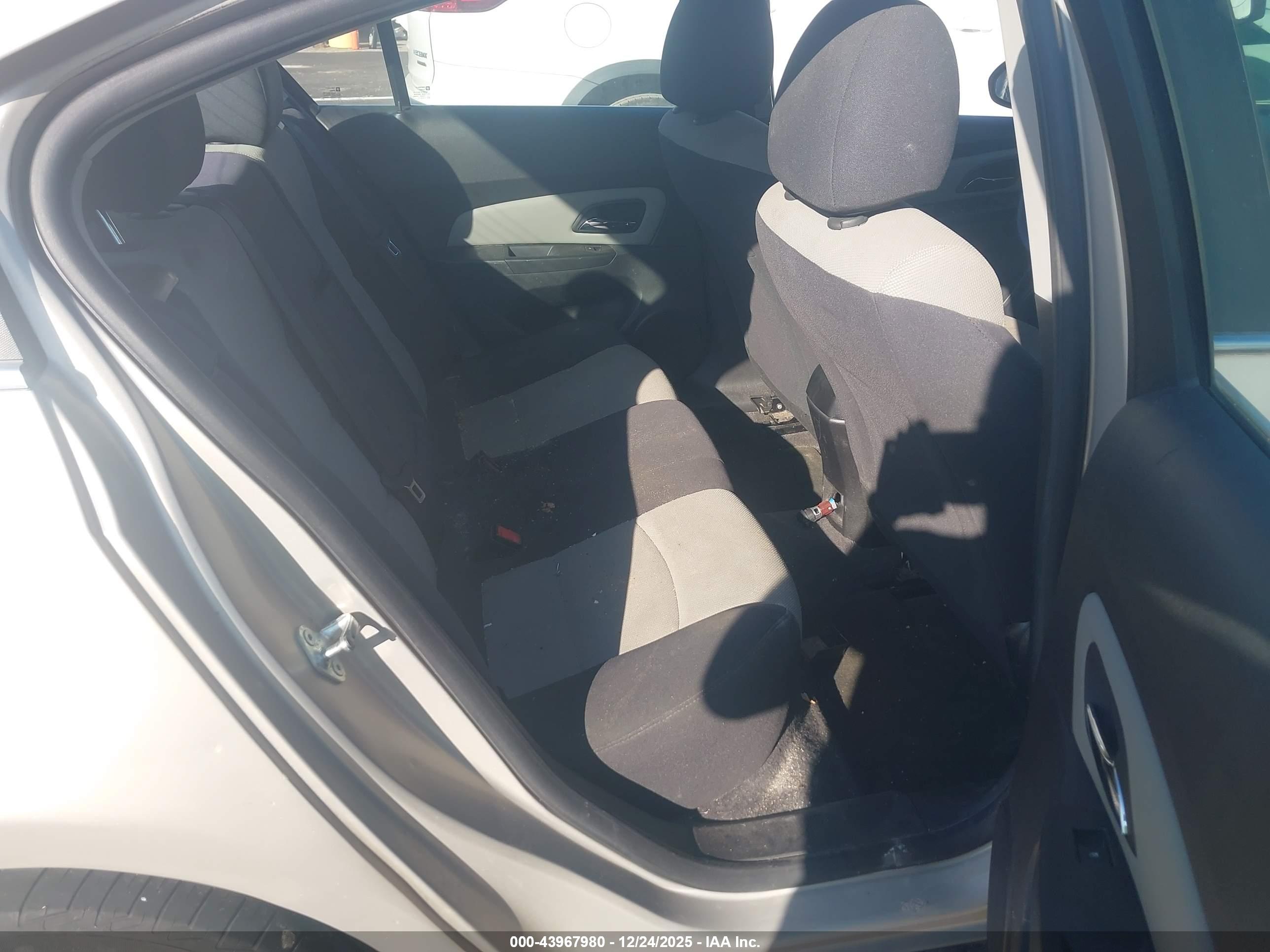 CHEVROLET CRUZE image 8