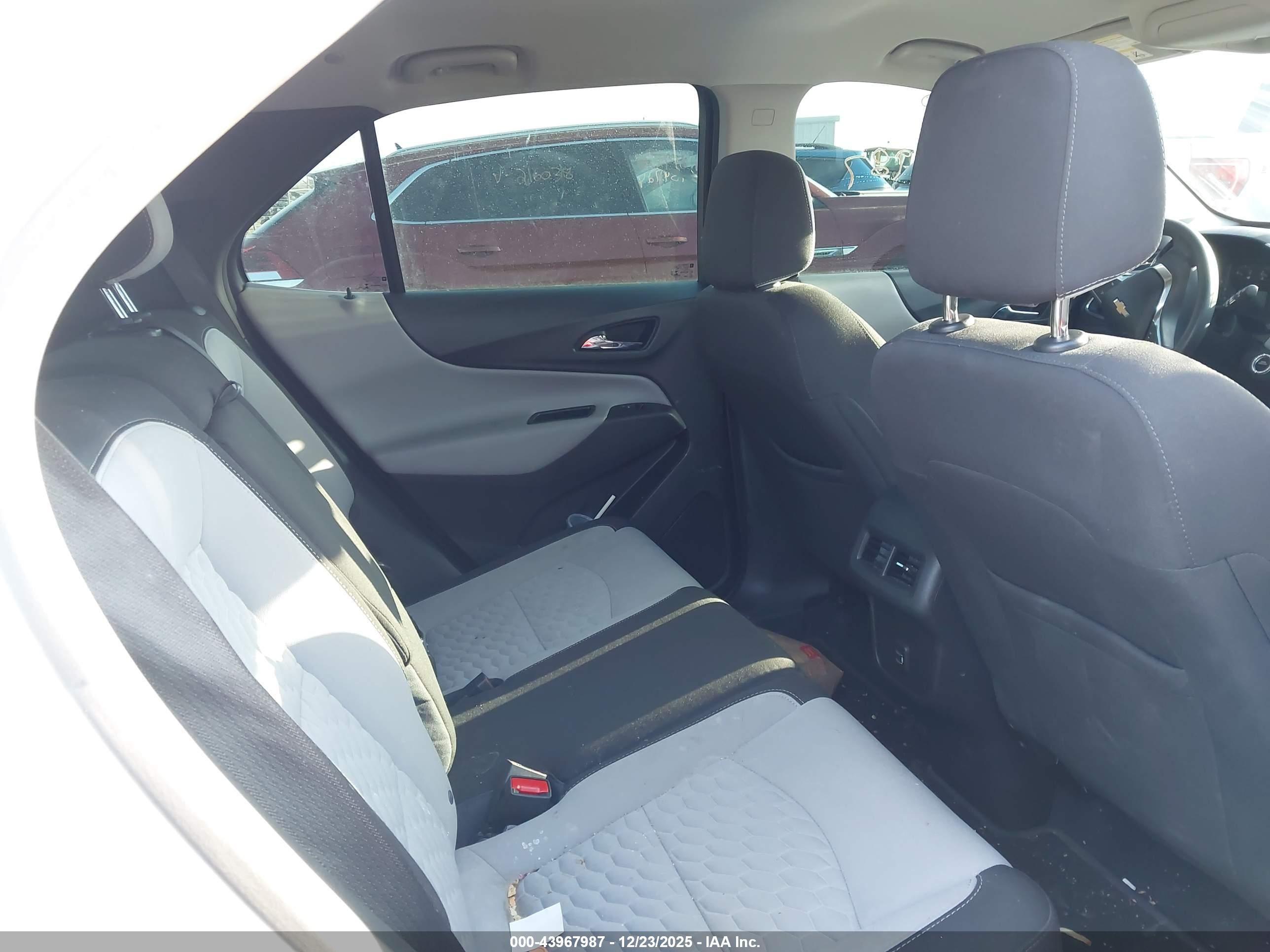 CHEVROLET EQUINOX image 8