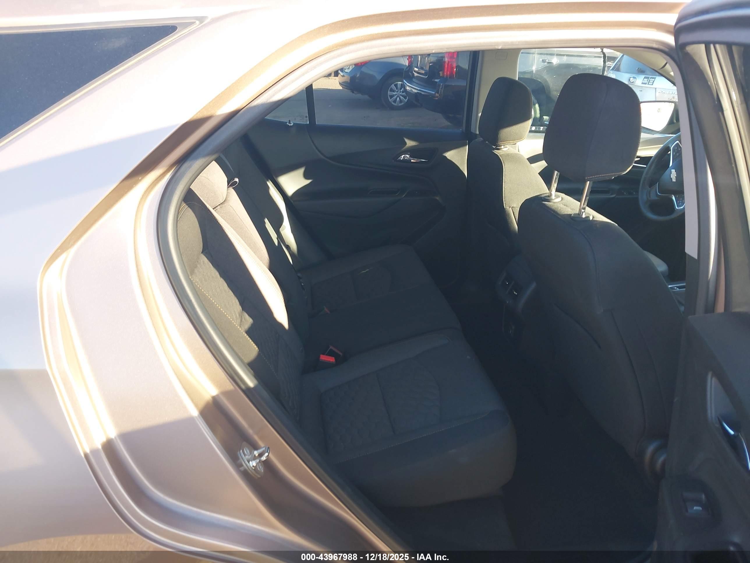 CHEVROLET EQUINOX image 8