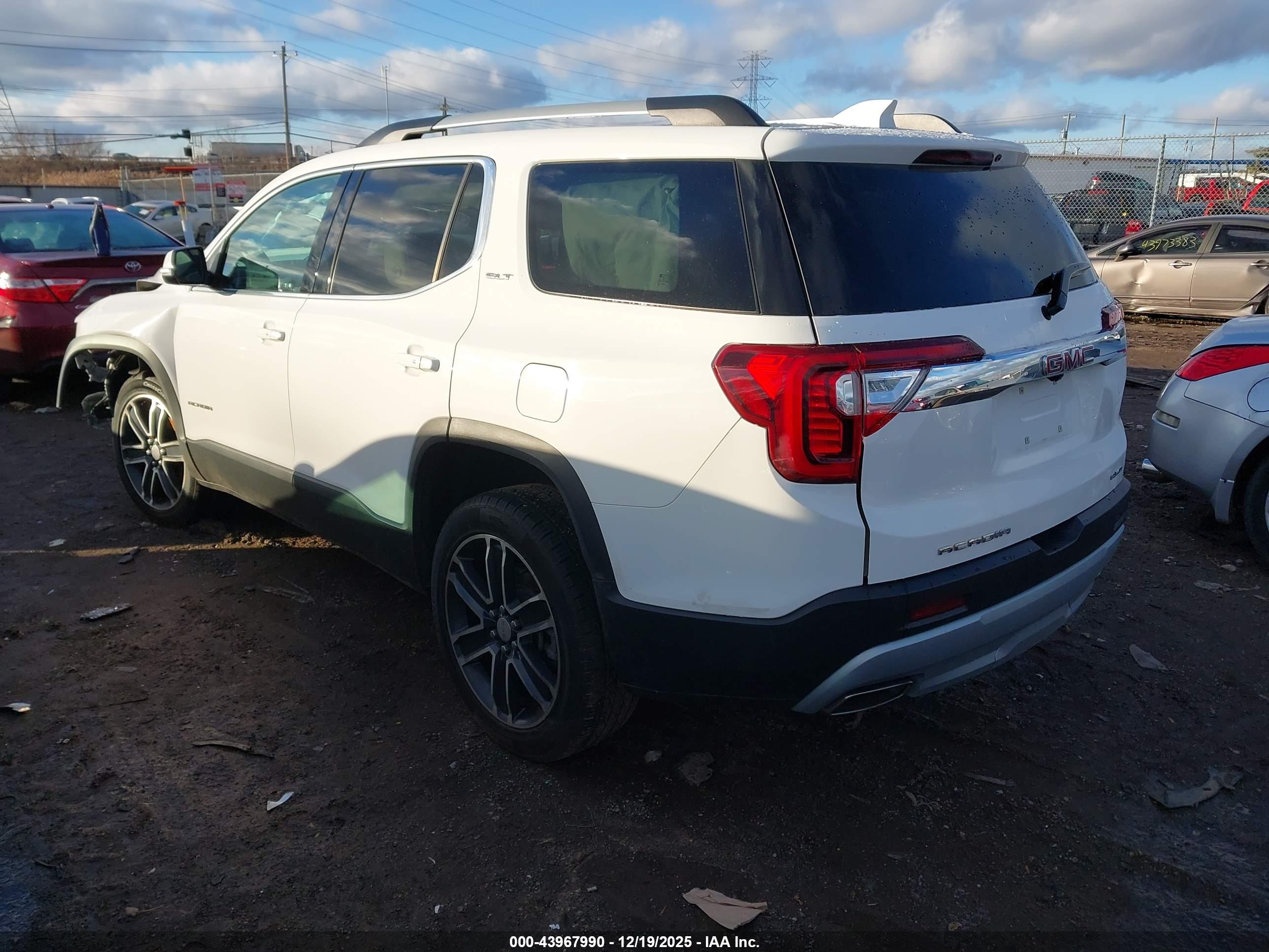 GMC ACADIA image 3