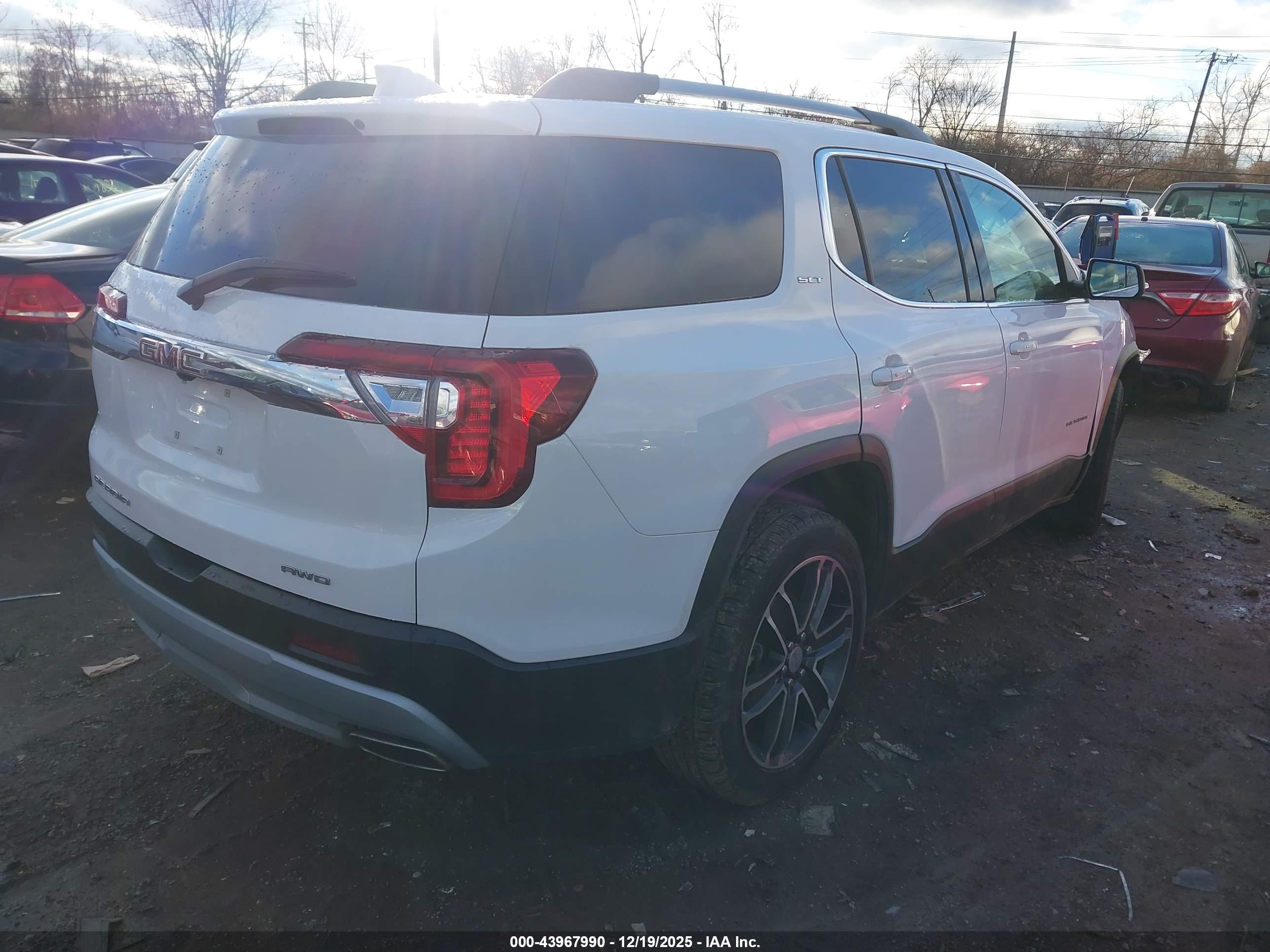 GMC ACADIA image 4