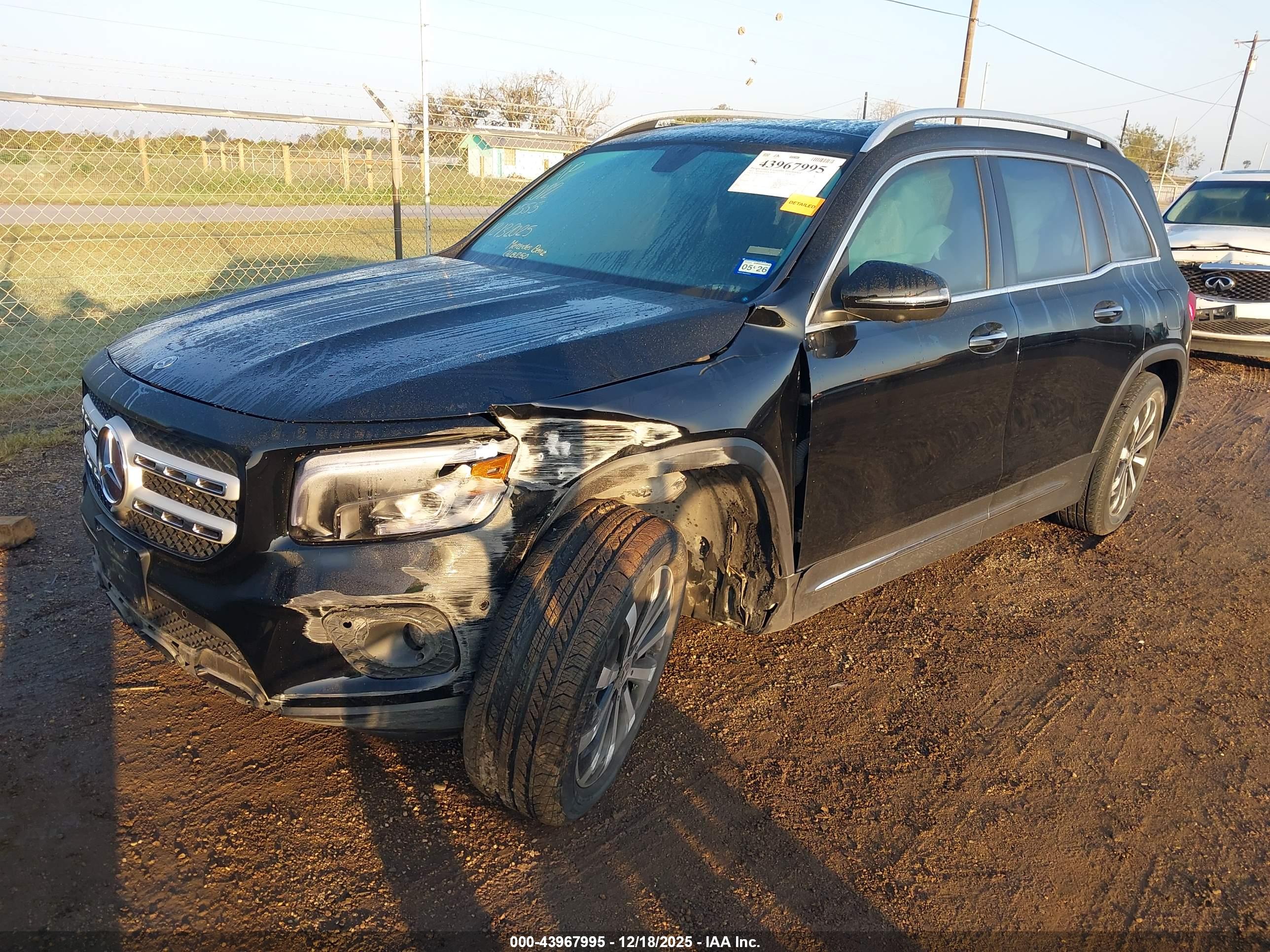 MERCEDES-BENZ GLB image 2