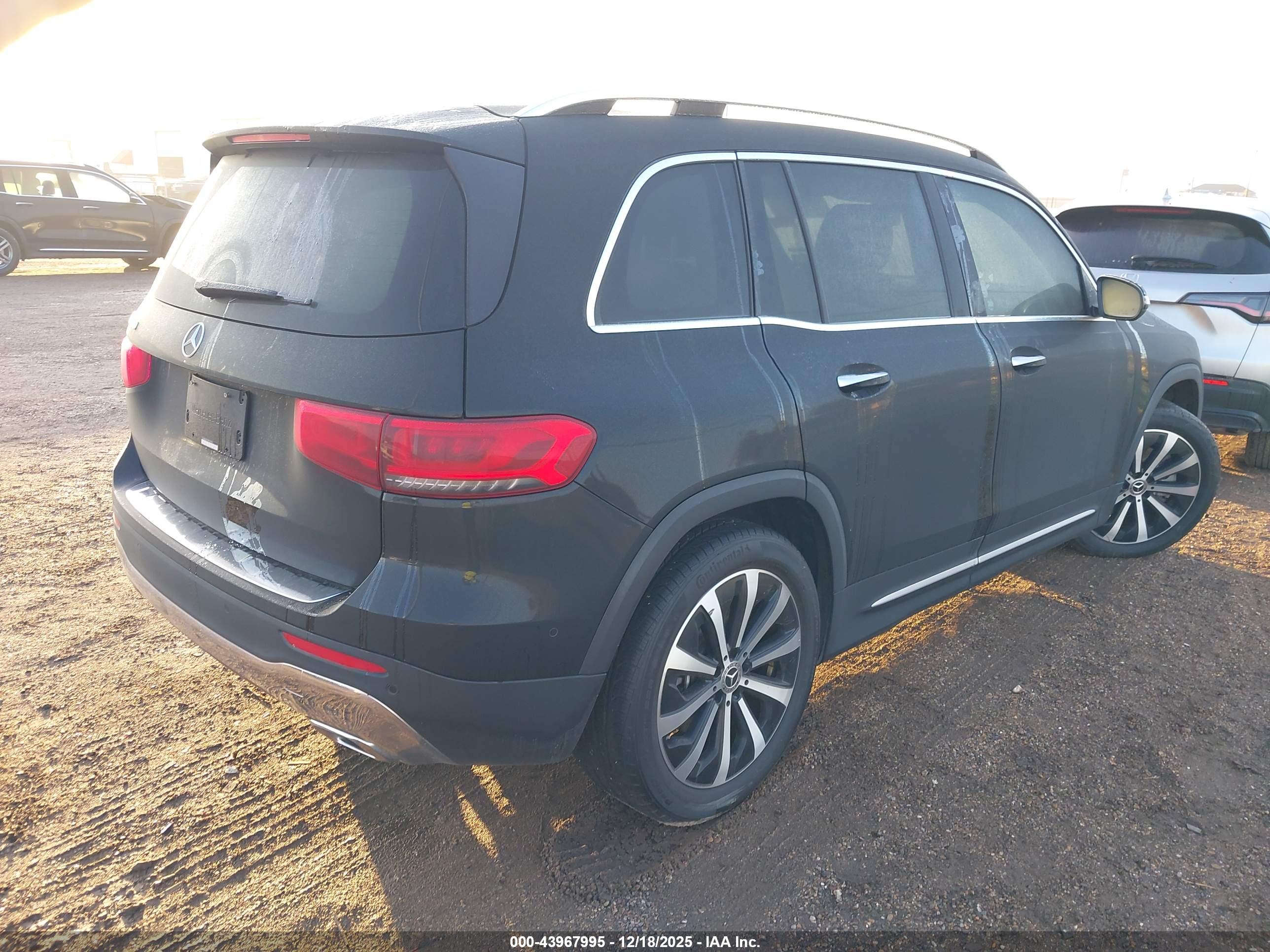 MERCEDES-BENZ GLB image 4