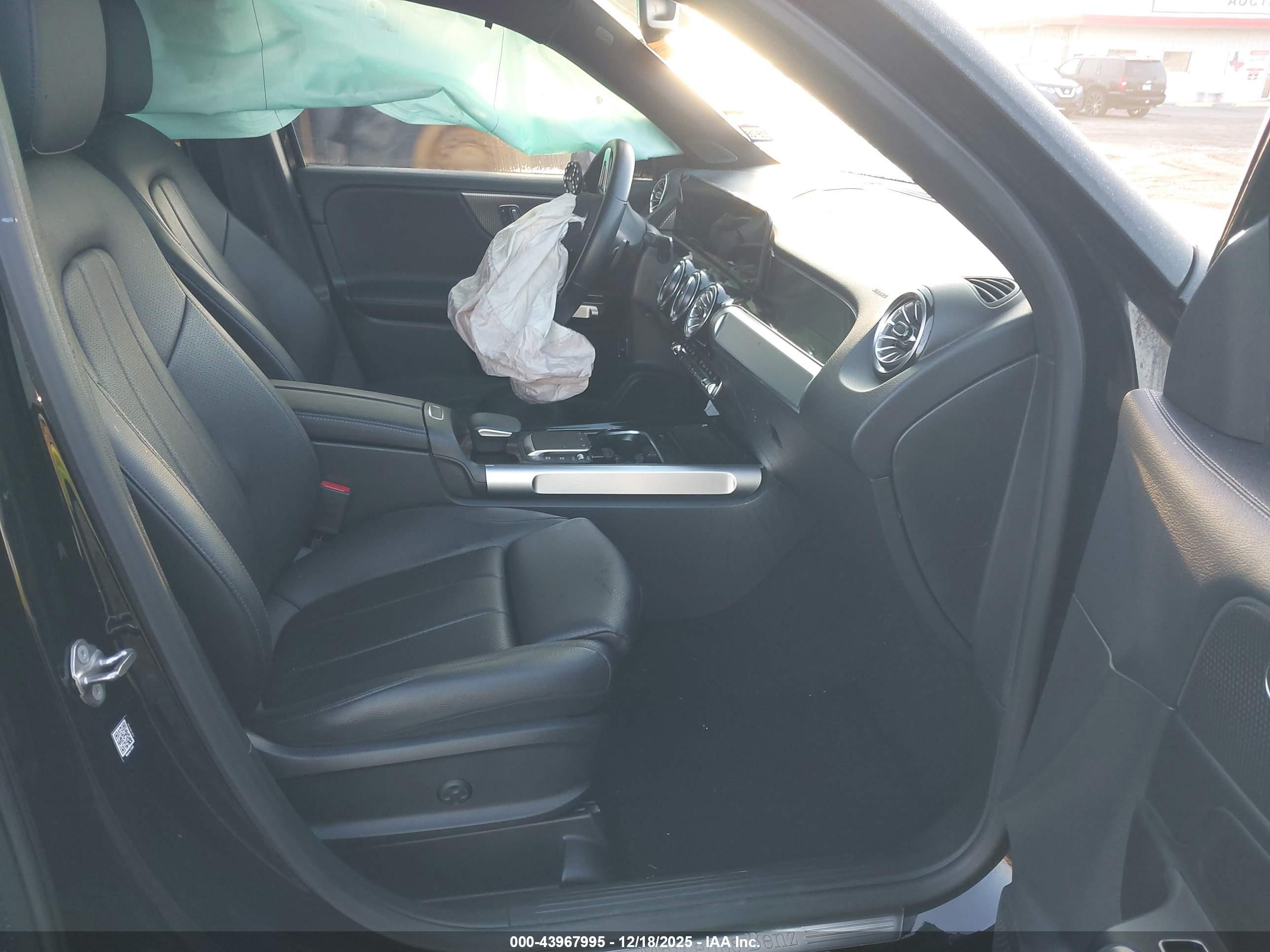 MERCEDES-BENZ GLB image 5