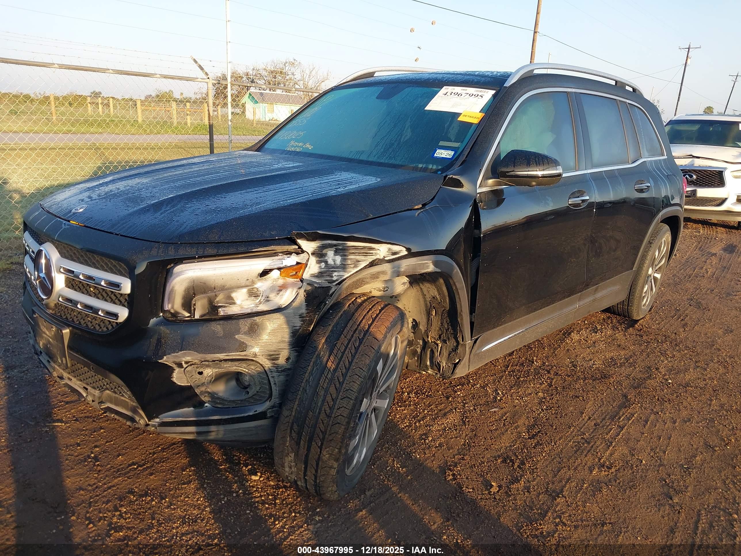 MERCEDES-BENZ GLB image 6