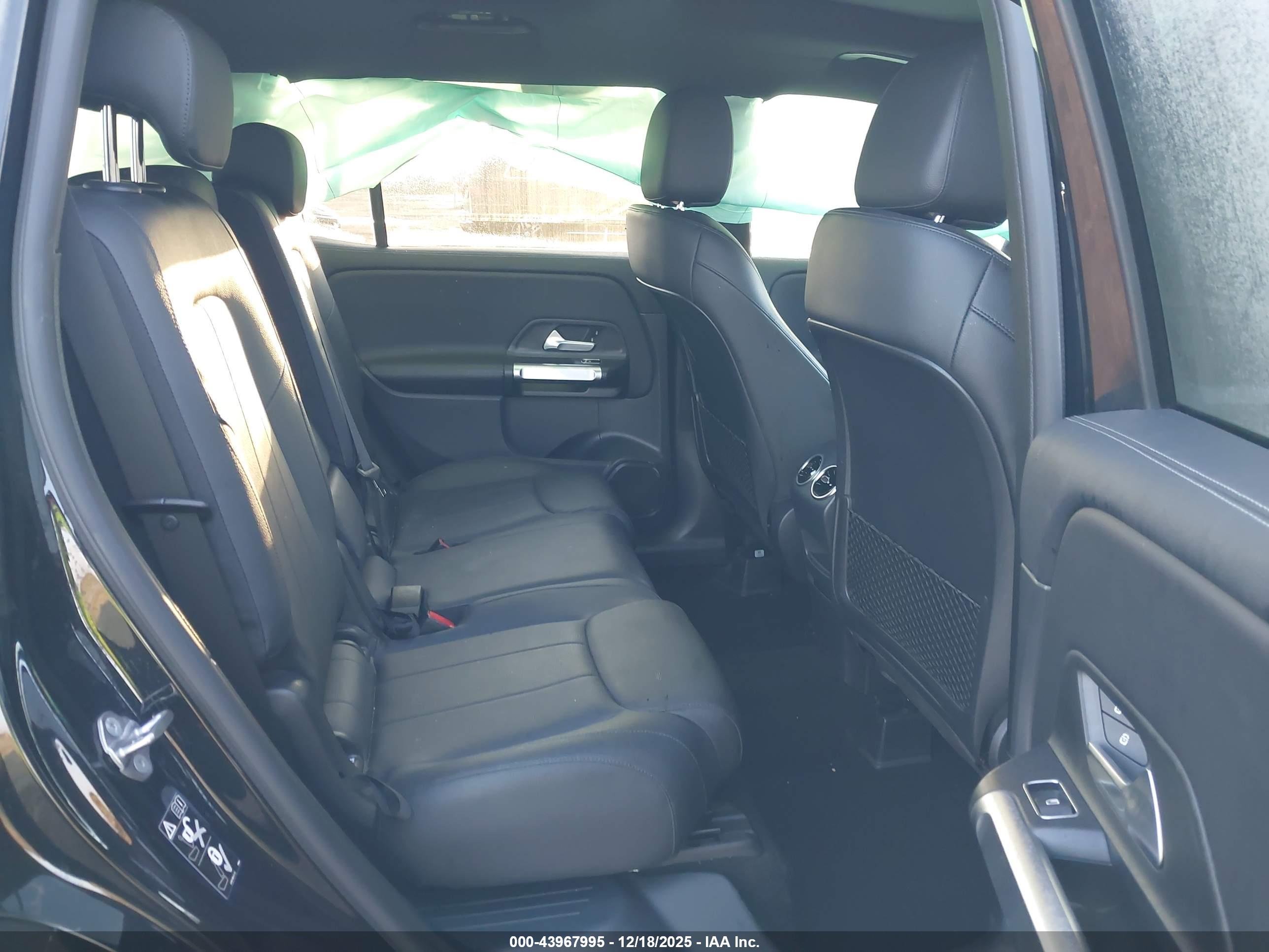 MERCEDES-BENZ GLB image 8