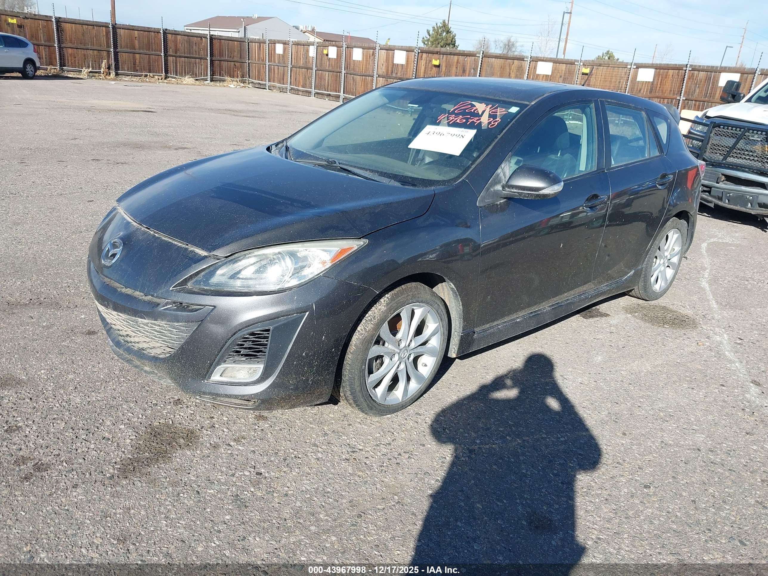 MAZDA MAZDA3 image 2