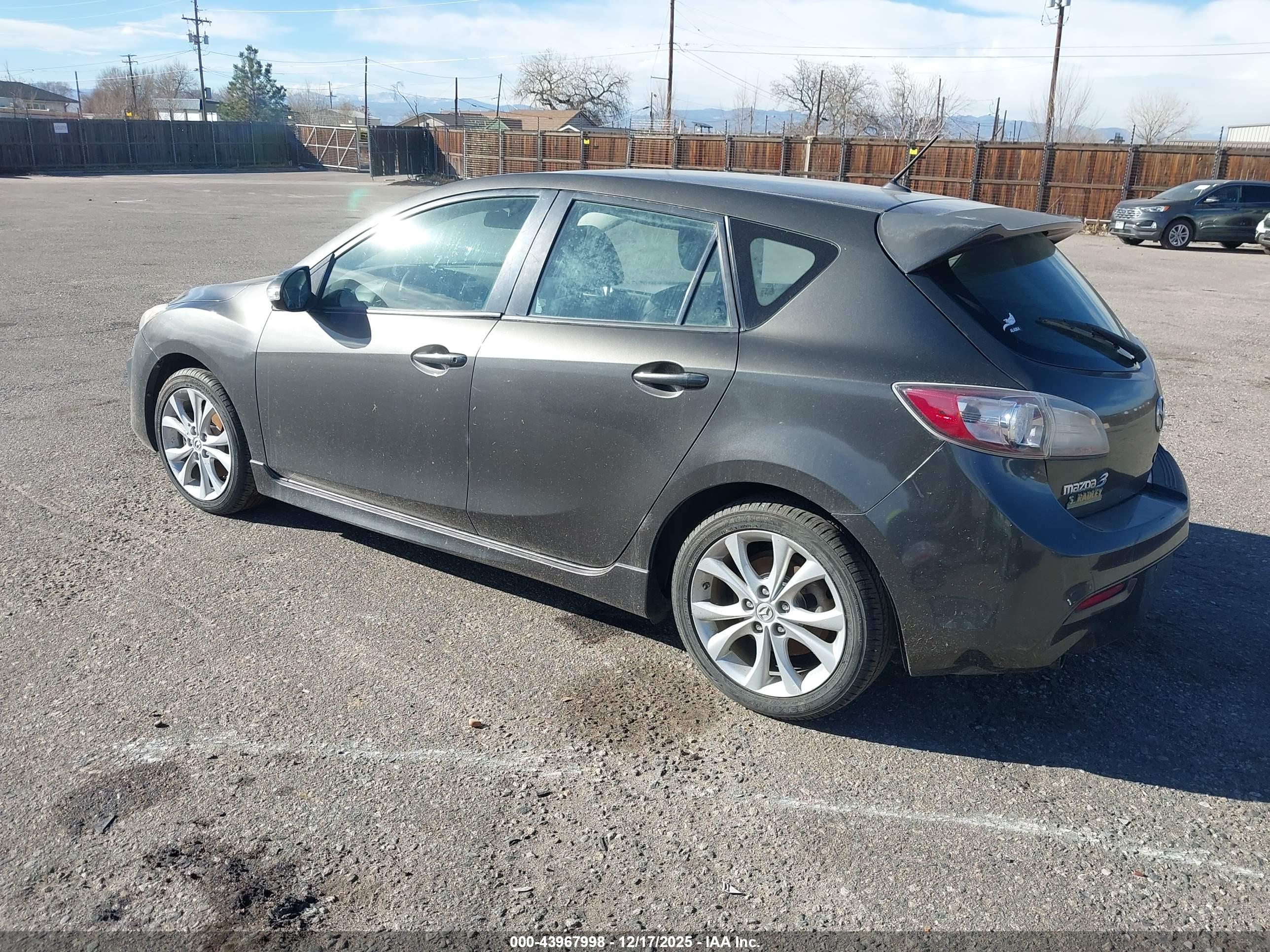 MAZDA MAZDA3 image 3